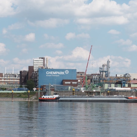 Der Chempark Leverkusen, von Merkenich aus gesehen