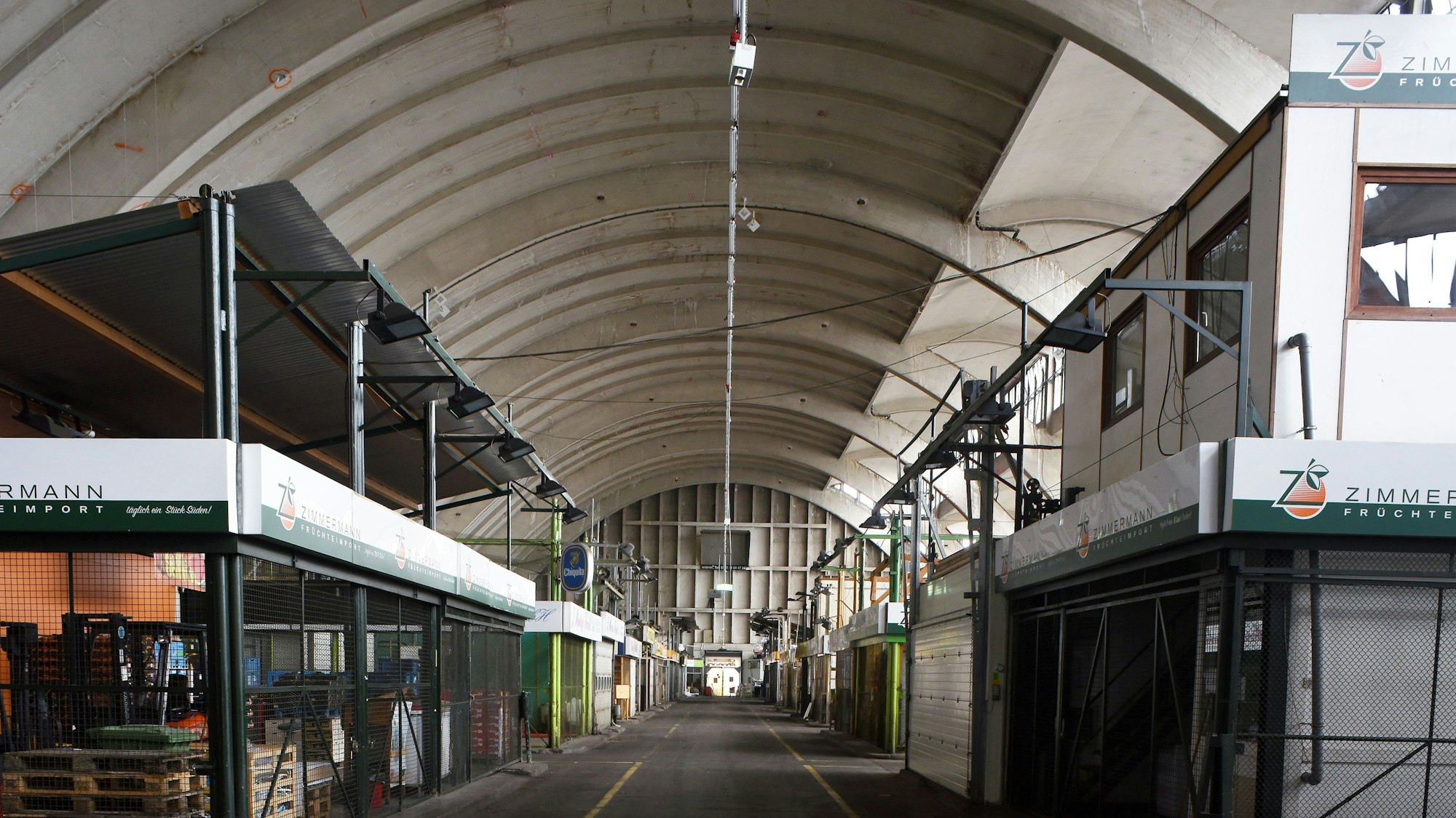Das Bild zeigt die Halle des Lebensmittel-Großmarktes.