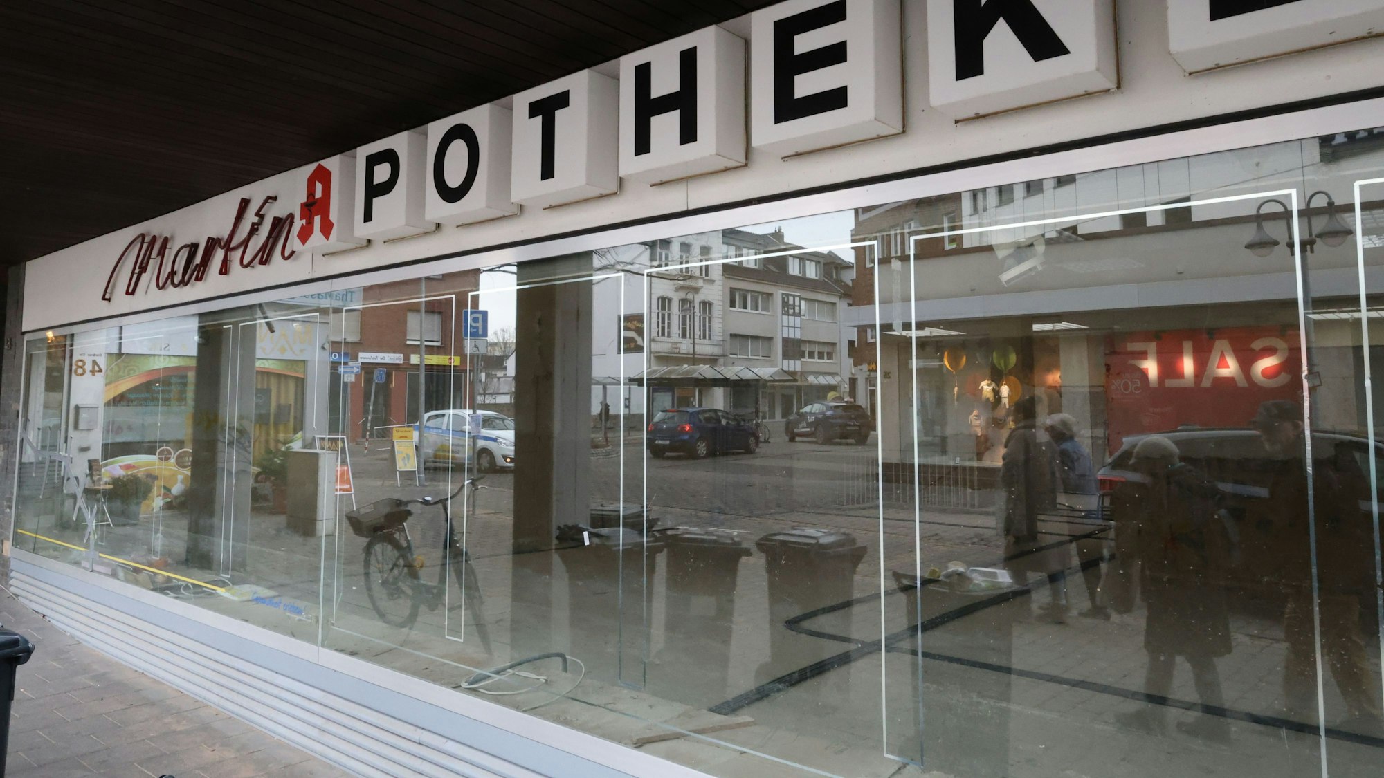 Die Martin-Apotheke in Euskirchen ist seit der Flut geschlossen.