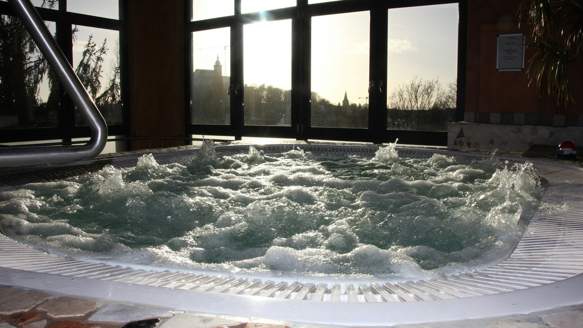 Whirlpool mit Fenster nach draußen