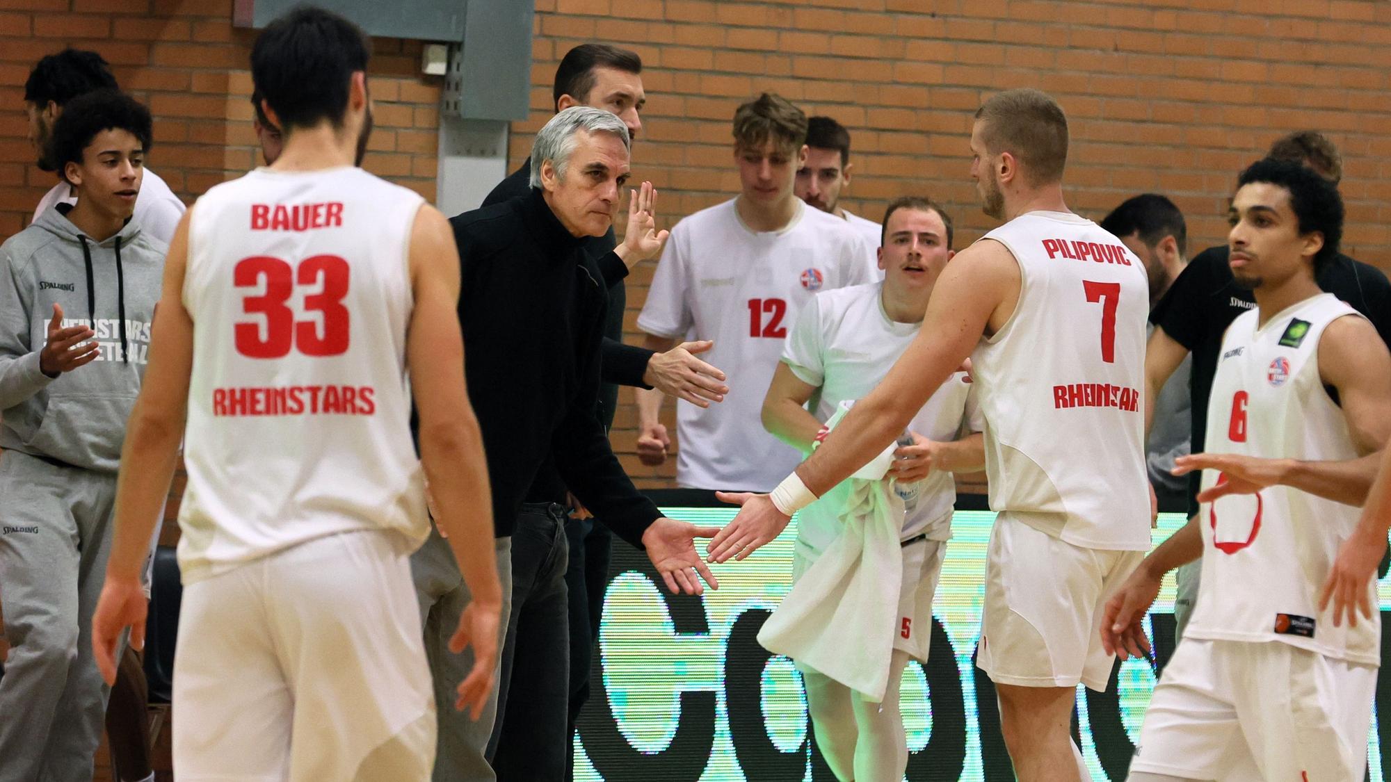 Rheinstars Köln vs. ISBB Baskets Wolmirstedt,
Basketball, BARMER 2. Basketball Bundesliga ProB, Mitte: Trainer Stephan Baeck (Rheinstars), 17.12.2022, Herbert Bucco