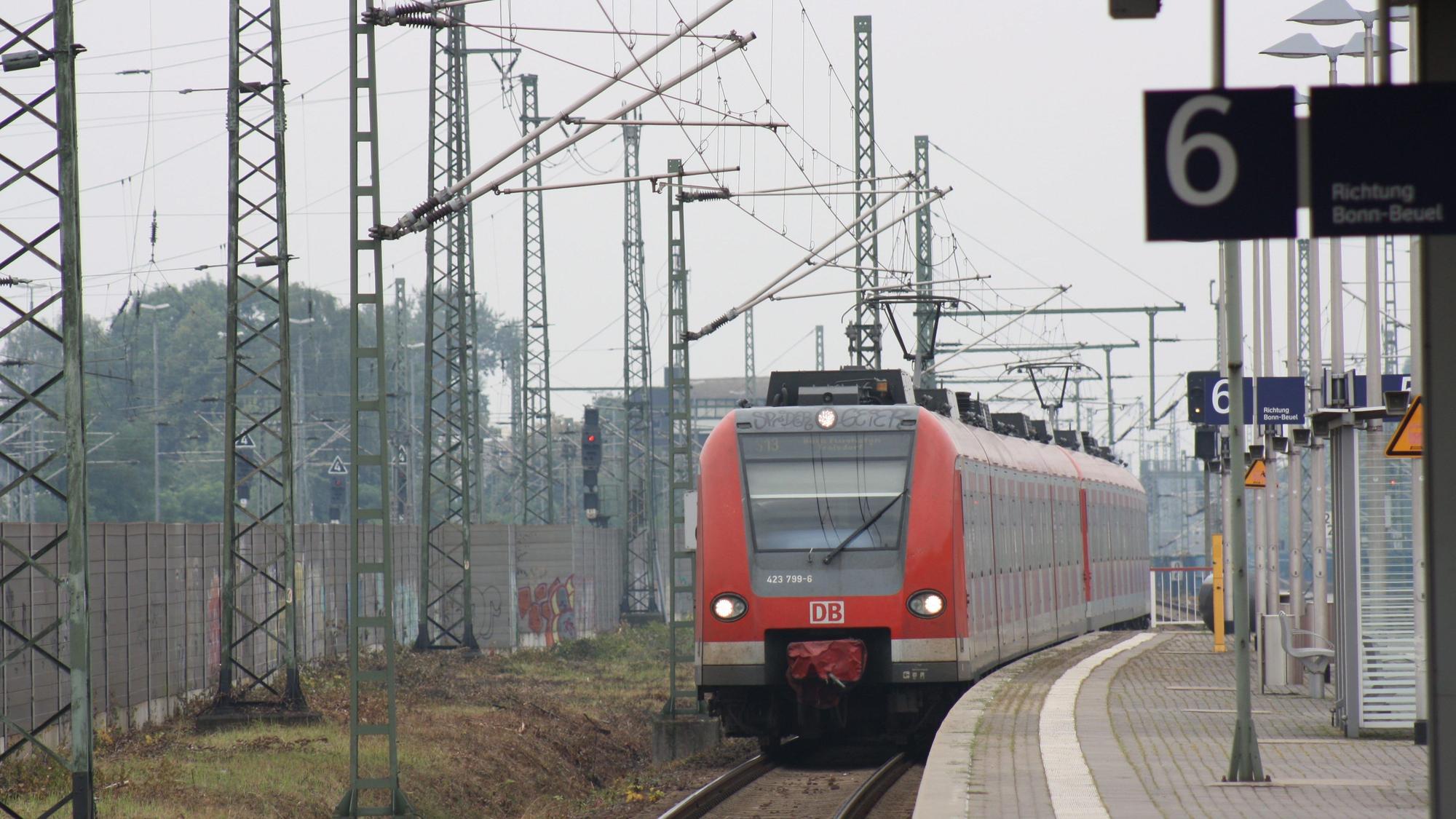 Symbolbild S-Bahn S13 Bahnhof Troisdorf