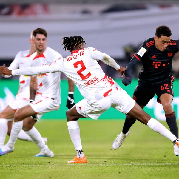Bayerns Musiala im Dribbing gegen RB Leipzig.
