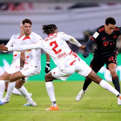 Bayerns Musiala im Dribbing gegen RB Leipzig.