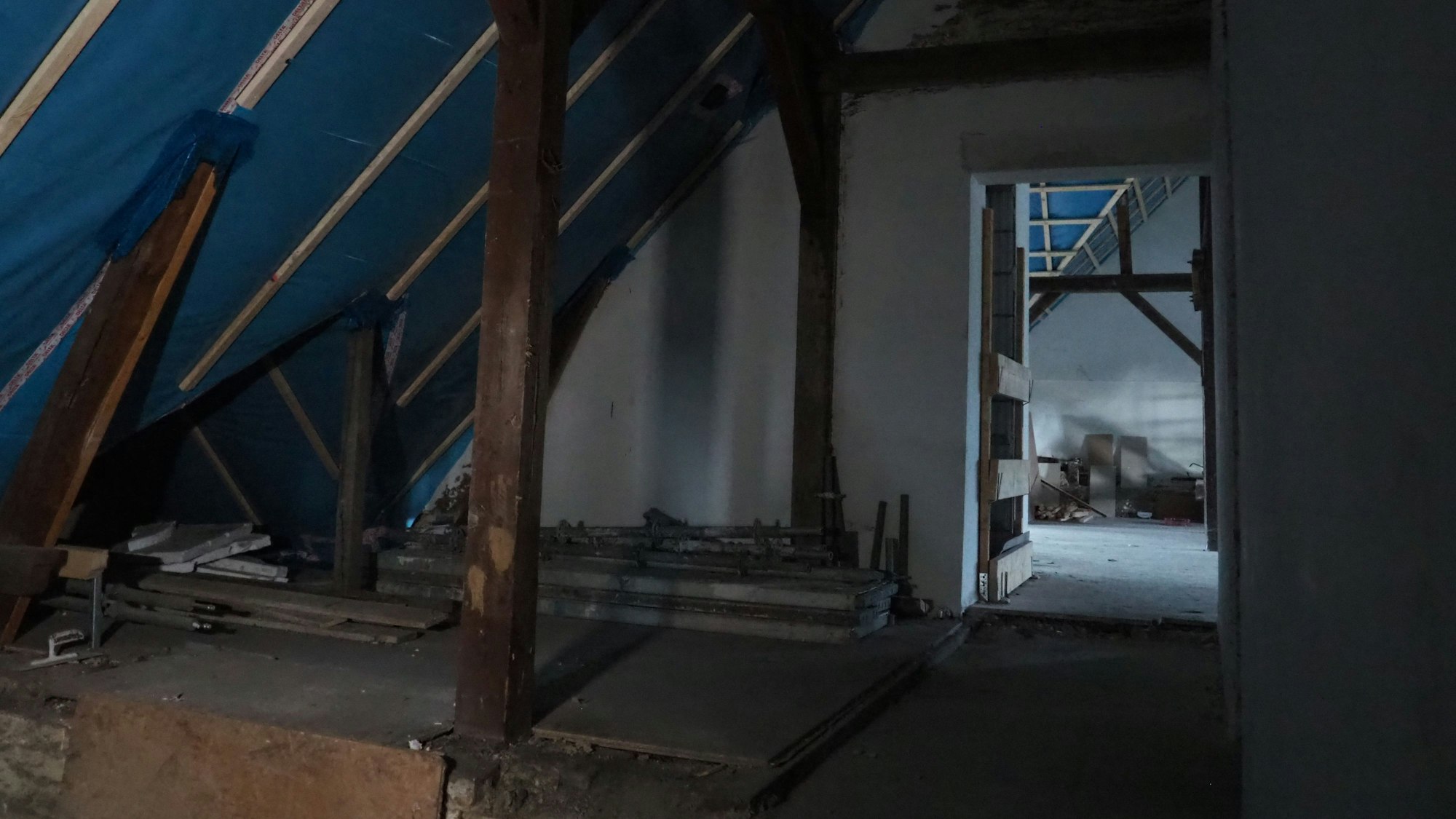 Der Seminarraum, der unter dem Dach entsteht, dürfte mit seinen freiliegenden Balken das Prunkstück des Gebäudes werden.