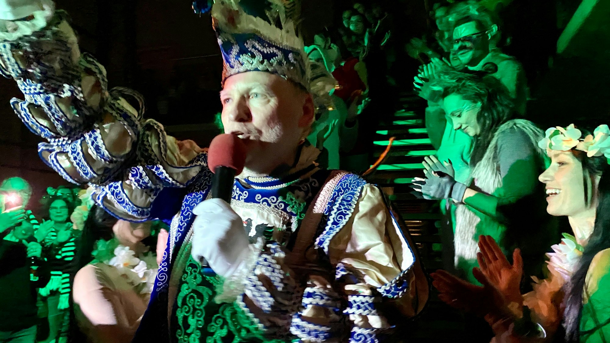 Beim Benefizkonzert „Kölsche Canzoni“ wurde der Lehrer und Sänger Bernd Müller zum Prinzen und erfüllte sich damit seinen Traum.