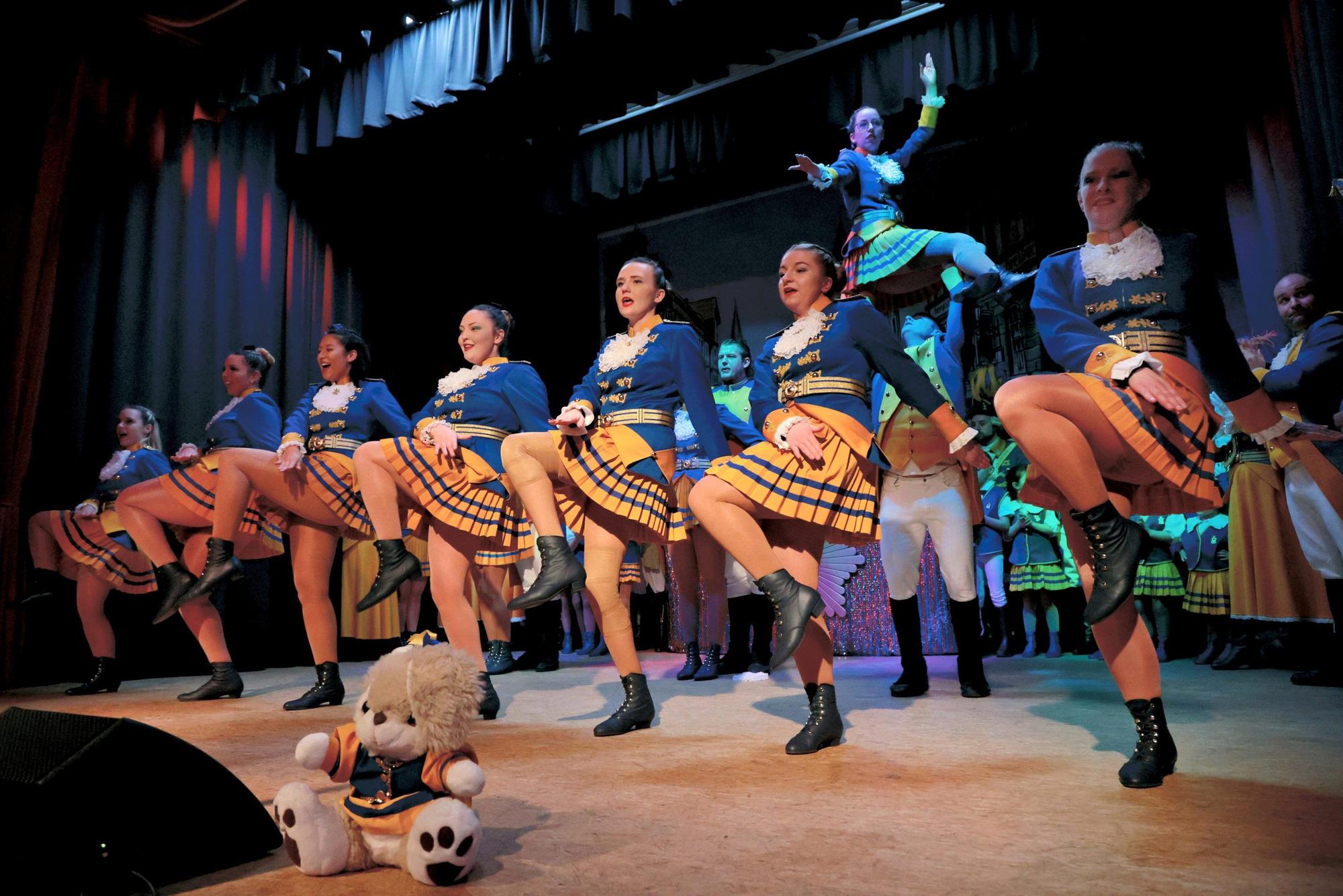 Das Tanzcorps KG Stadtgarde auf der Bühne