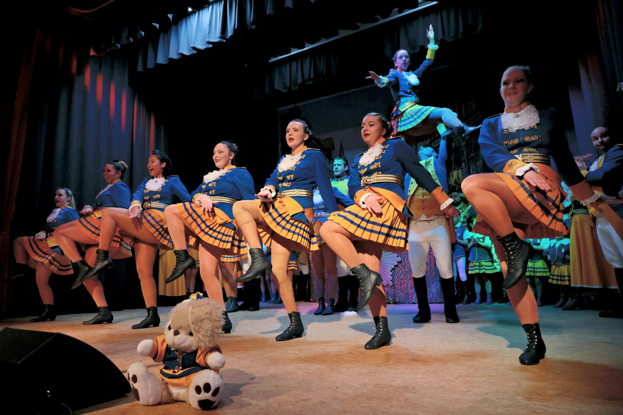 Das Tanzcorps KG Stadtgarde auf der Bühne