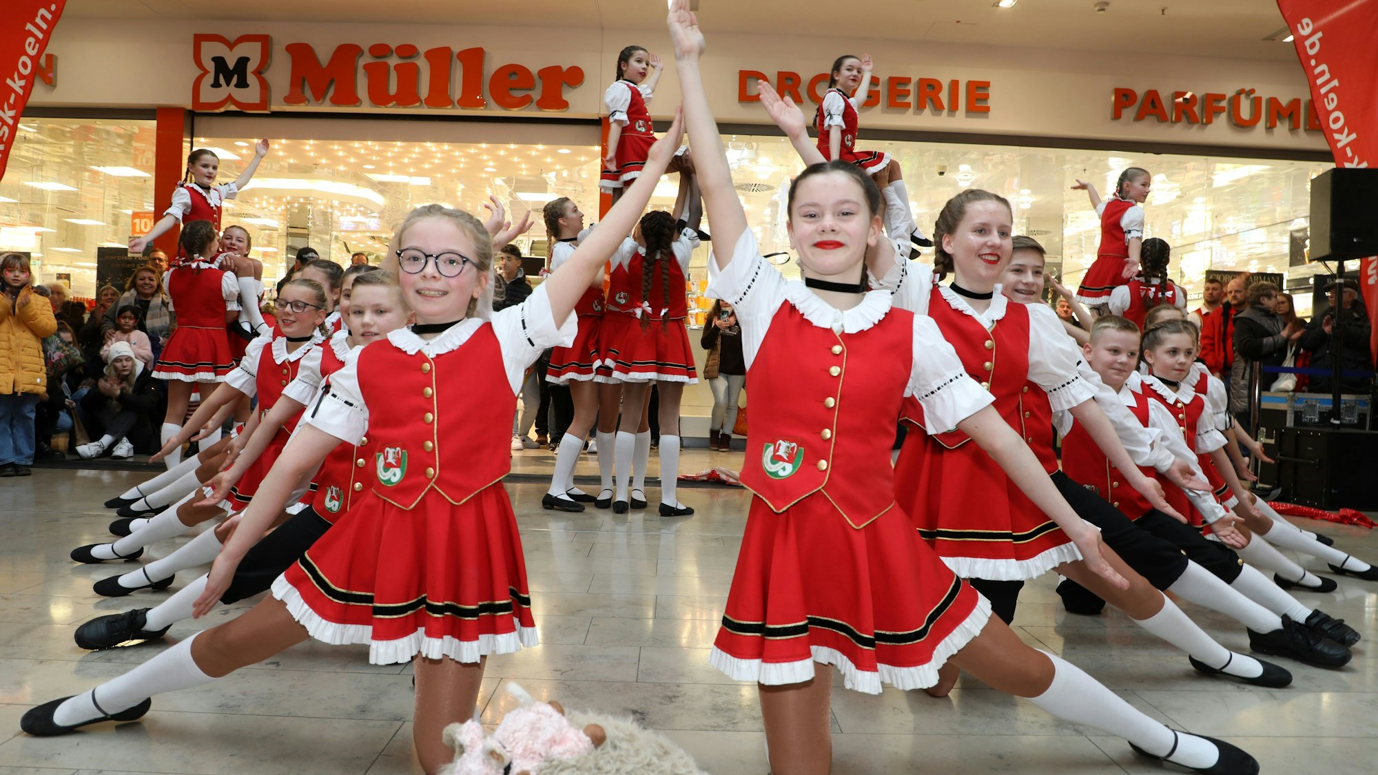 Die Kinder und Jugendlichen der Strunde-Pänz zeigen ihre Choreografien.