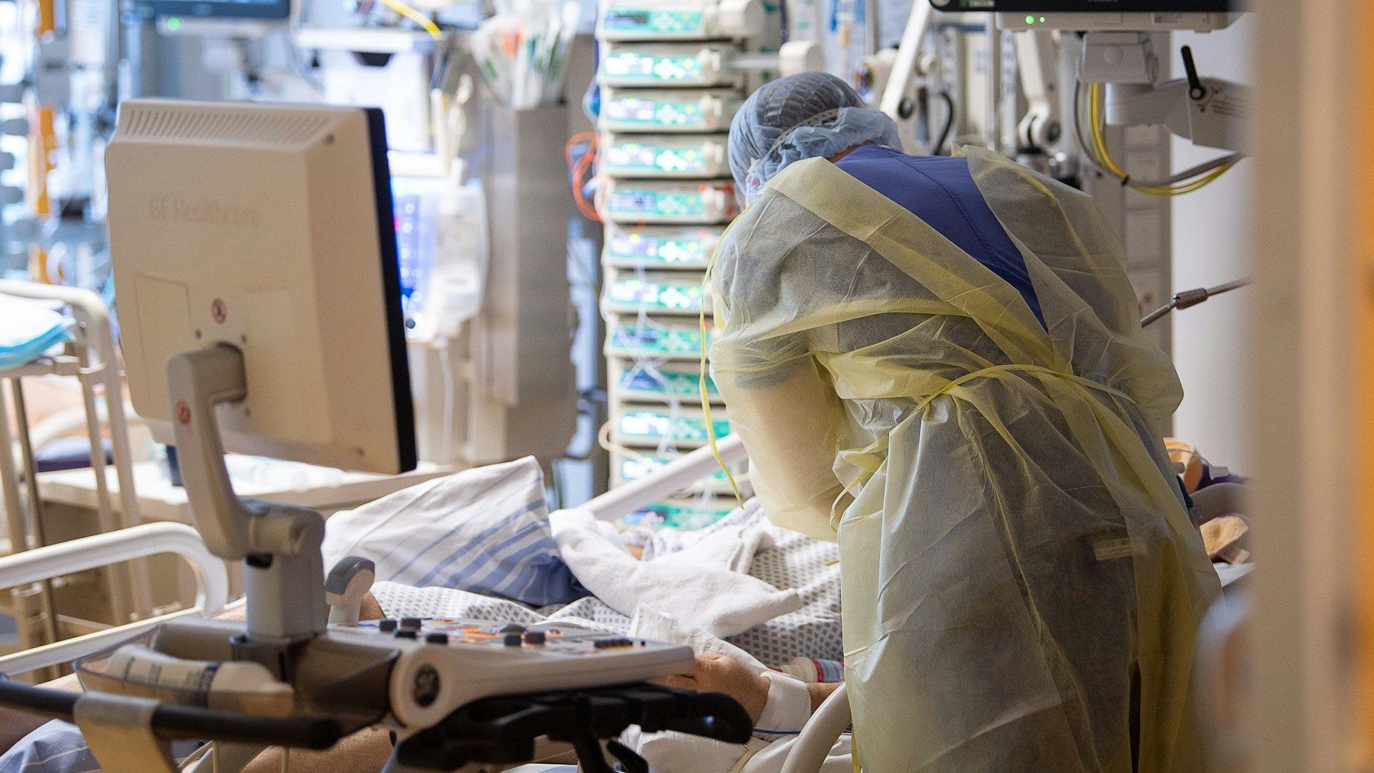 Januar 2021: Covid-19-Patient auf der Intensivstation eines Krankenhauses in Ludwigsburg