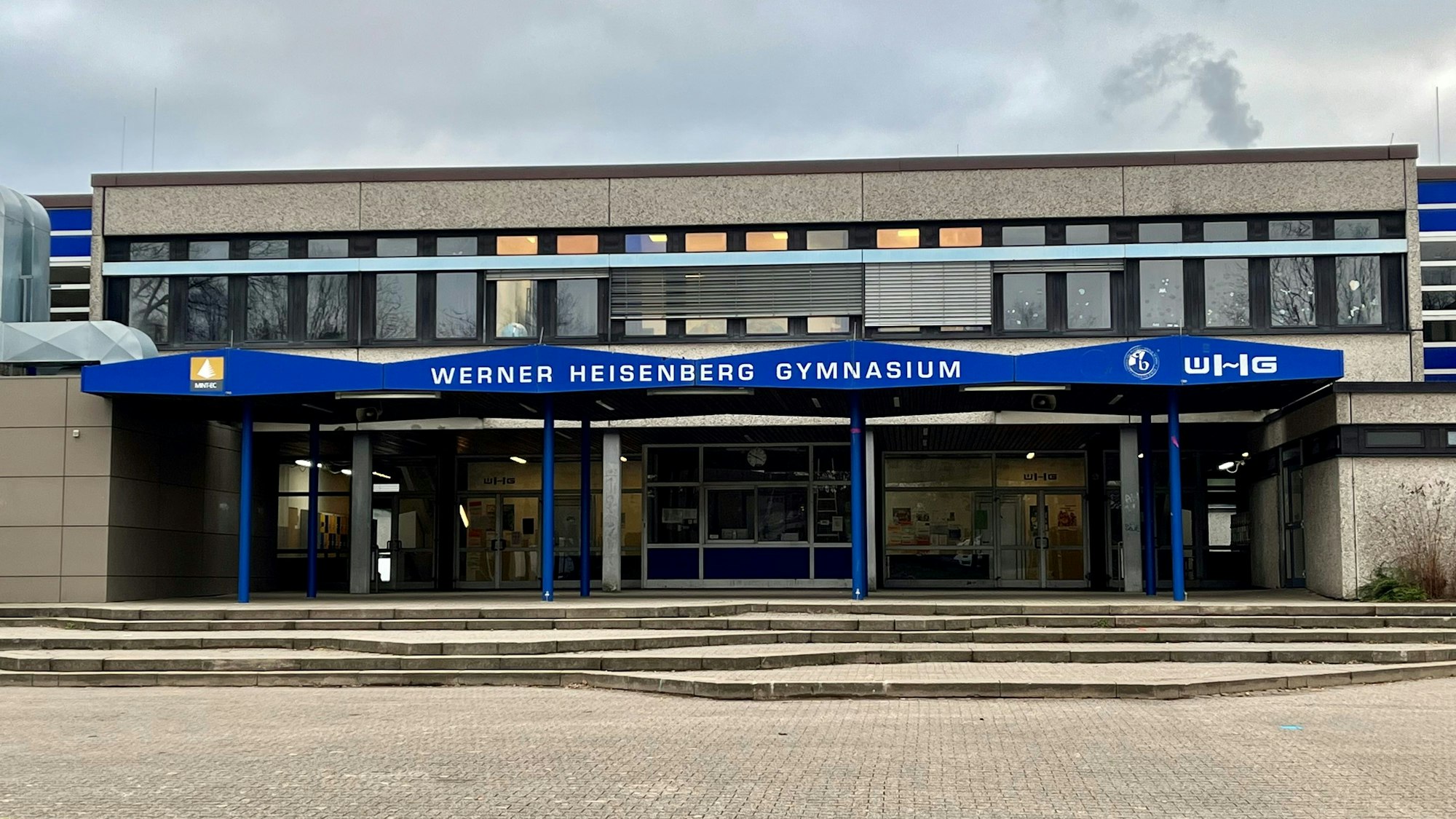 Der Eingang zum Werner-Heisenberg-Gymnasium