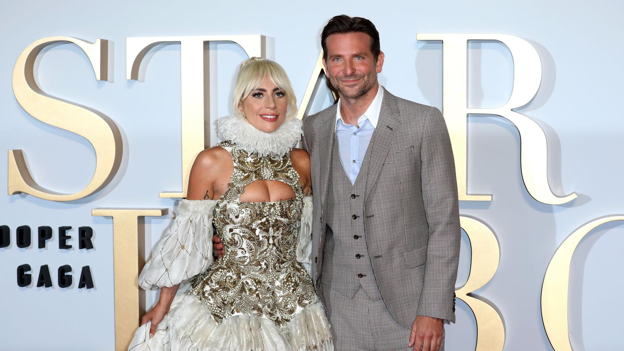 Lady Gaga und Bradley Cooper auf dem roten Teppich.