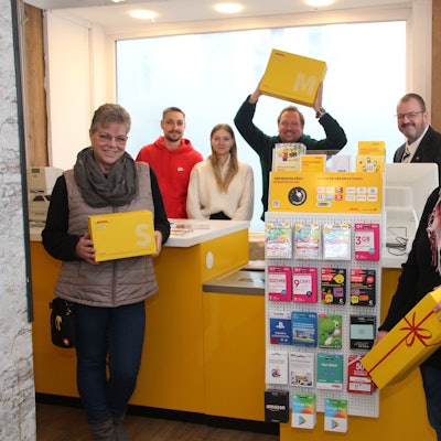 Das Team der neuen Postfiliale (v.l.): Ulrike Wiersma, Adriano Frusteri, Lorena Unterstel, Michael Bersgen-Heuser, Matthias Schwanz und Alexandra Mess in der neuen Postfiliale in Wipperfürth
