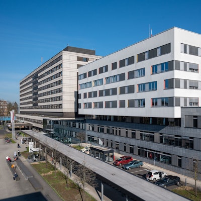 Das Bild zeigt das Krankenhaus in Köln-Merheim