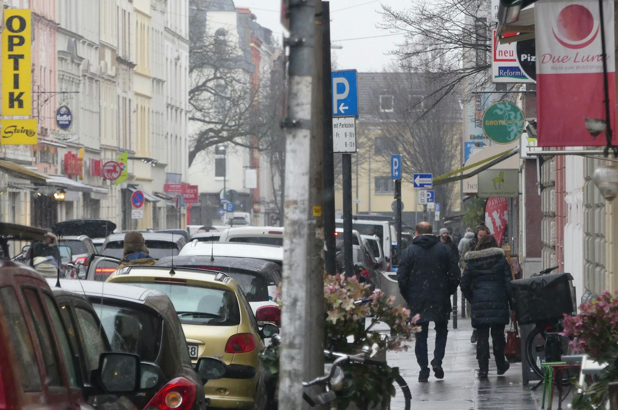 Die Landmannstraße im linkrheinischen Kölner Stadtteil Neuehrenfeld.