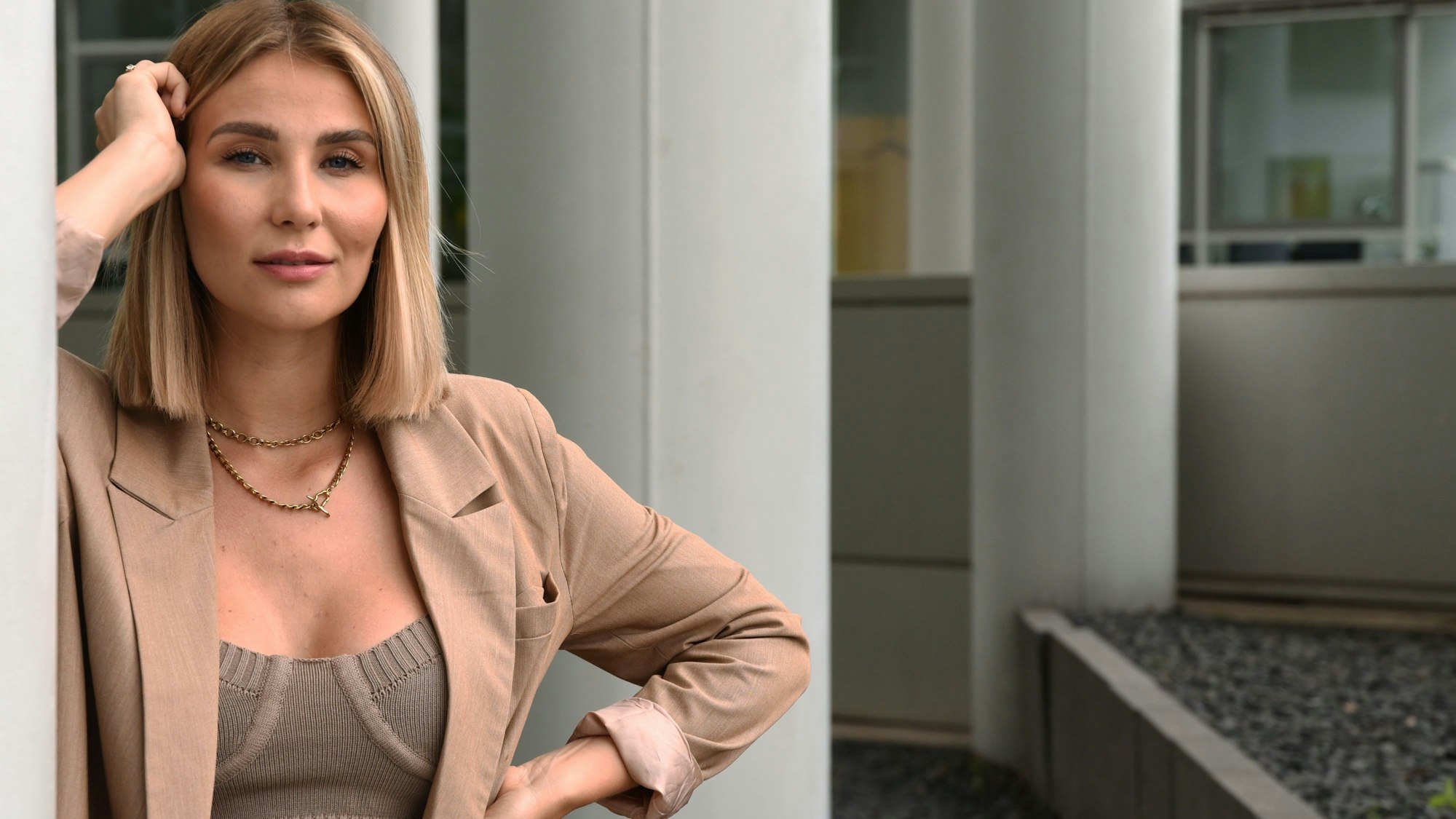 Ana Johnson posiert für die Kamera.