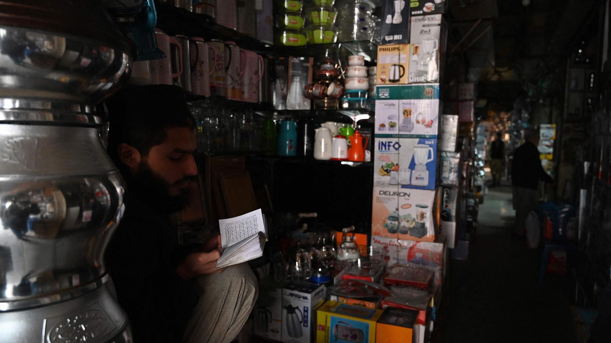 Ein massiver Stromausfall in Pakistan am 23. Januar betrifft die meisten der mehr als 220 Millionen Menschen des Landes, darunter auch die Megastädte Karatschi und Lahore.