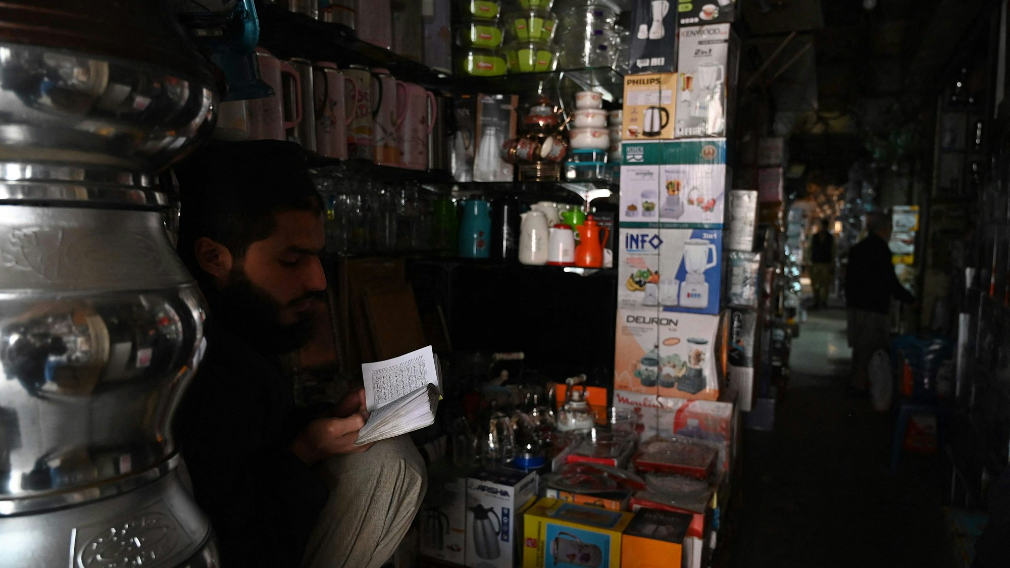 Ein massiver Stromausfall in Pakistan am 23. Januar betrifft die meisten der mehr als 220 Millionen Menschen des Landes, darunter auch die Megastädte Karatschi und Lahore.