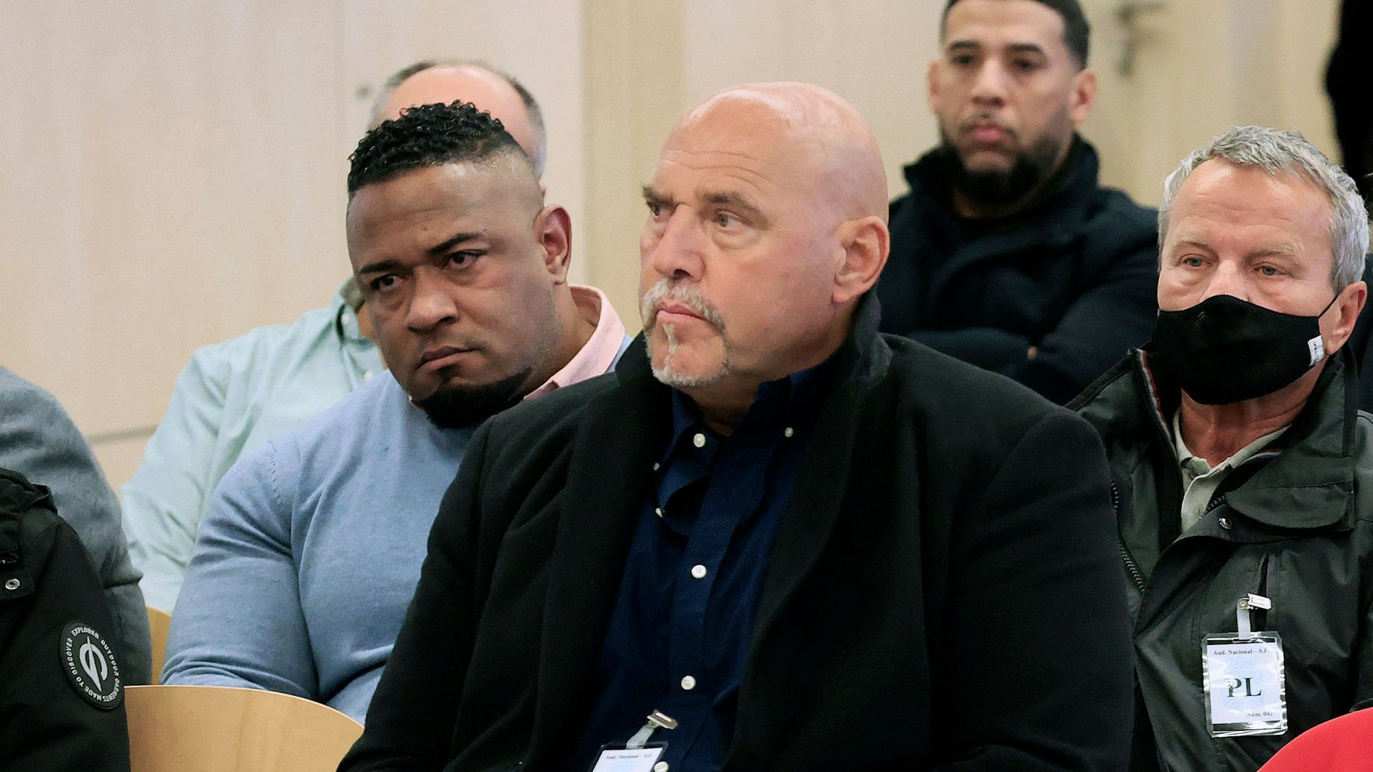 German national Frank Hanebuth (C), accused of alleged membership in a criminal organisation, and other alleged members of the gang attend their trial at the court in San Fernando de Henares near Madrid on January 23, 2023. - Spanish prosecutors are seeking a 13-year prison sentence for Hanebuth, a German national who went of trial on January 23 in Spain for allegedly running a chapter of the Hells Angels biker gang on the island of Mallorca that would be involved in prostitution, drug trafficking and other crimes. (Photo by ZIPI ARAGON / POOL / AFP)