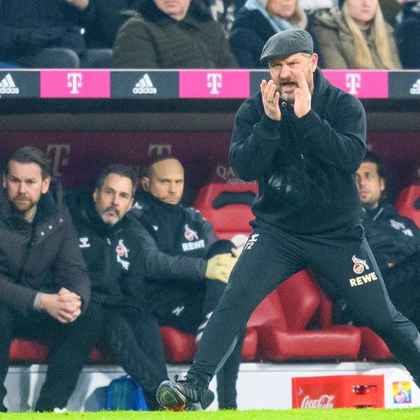 FC-Trsainer Steffen Baumgart beim Spiel gegen den FC Bayern.