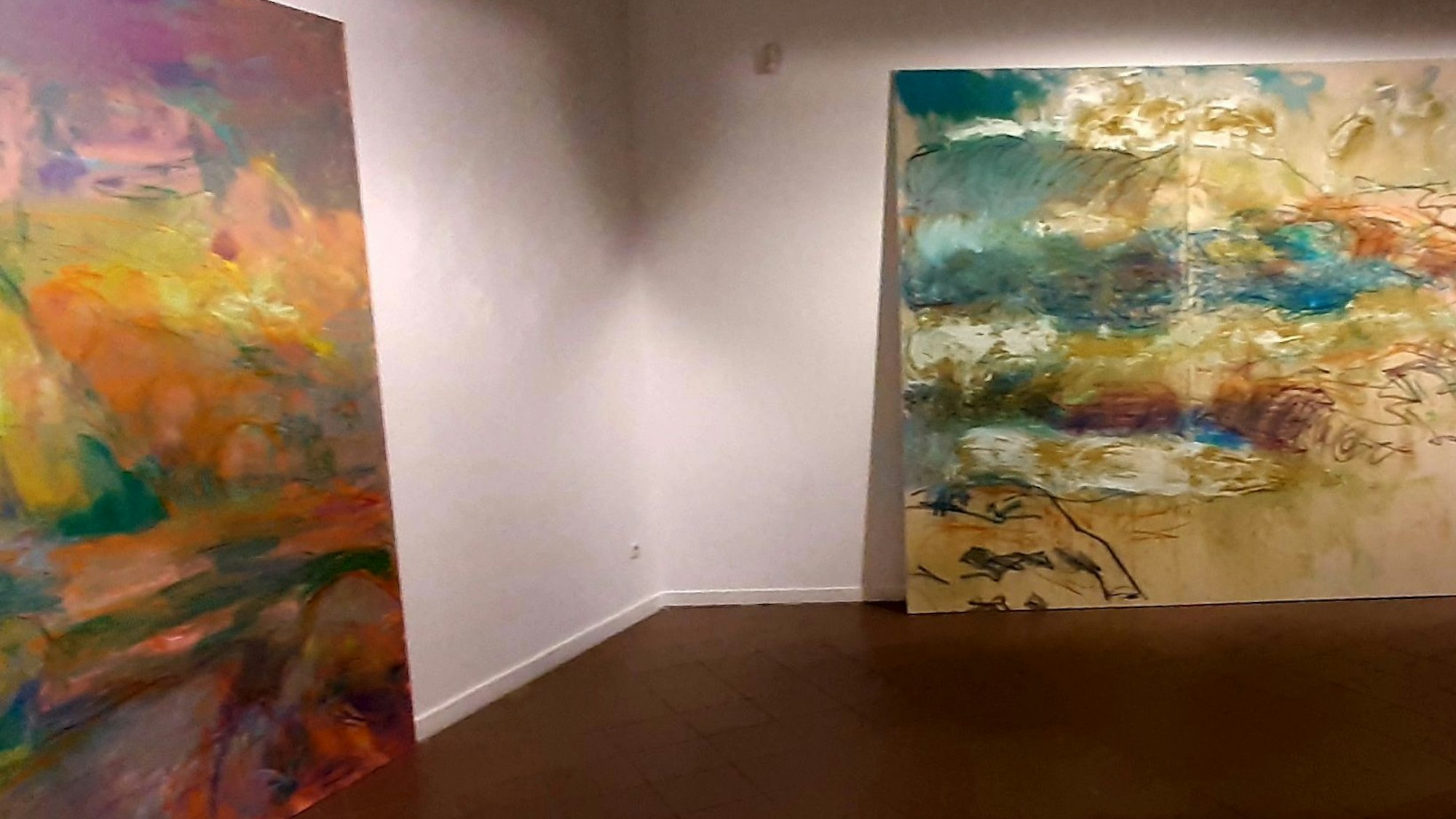 Bilder in der Galerie des Kunstvereins Leverkusen.