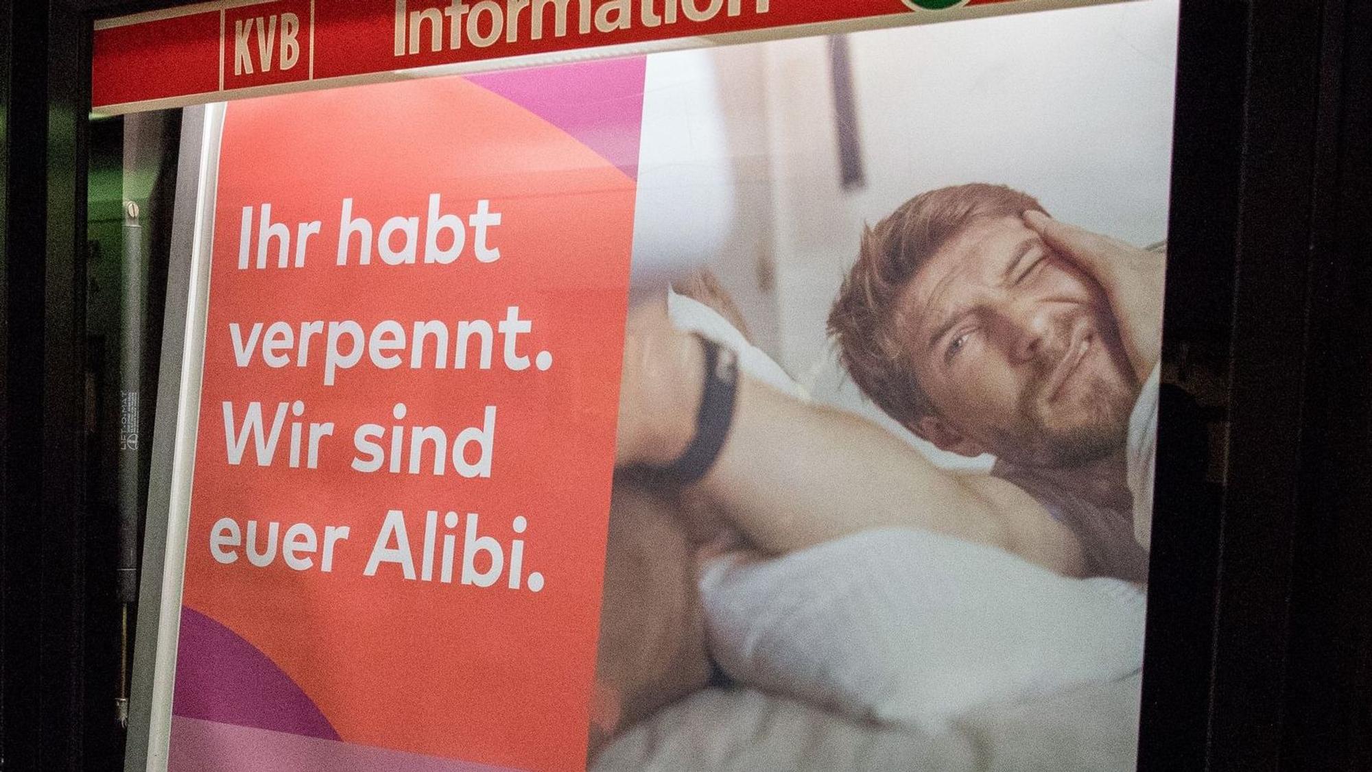 Werbeplakat der KVB in der U-Bahn-Haltestelle Deutz/Messe.
