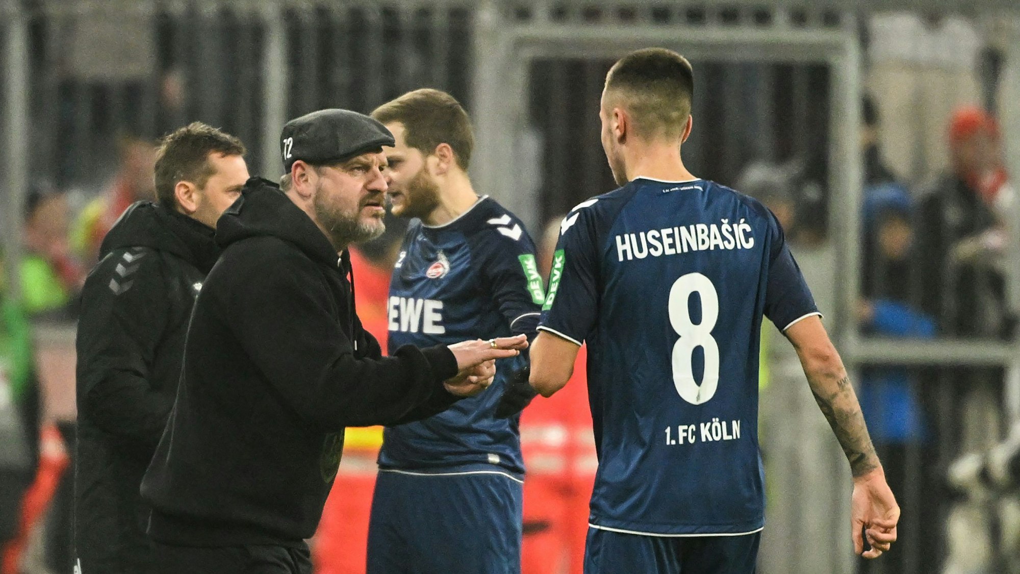 Steffen Baumgart coacht seine Spieler bei jeder Gelegenheit.