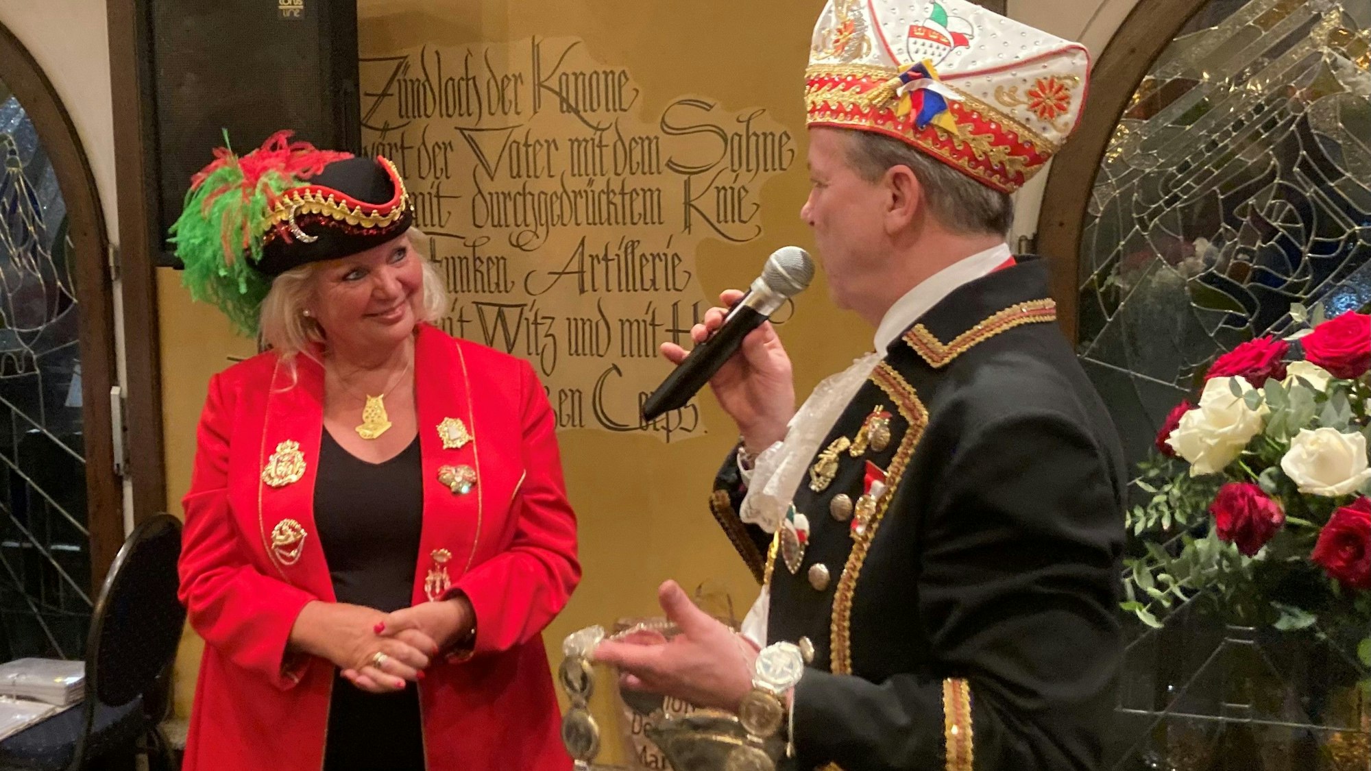 Ulla Baustian-Walter mit FK-Präsident Christoph Kuckelkorn.