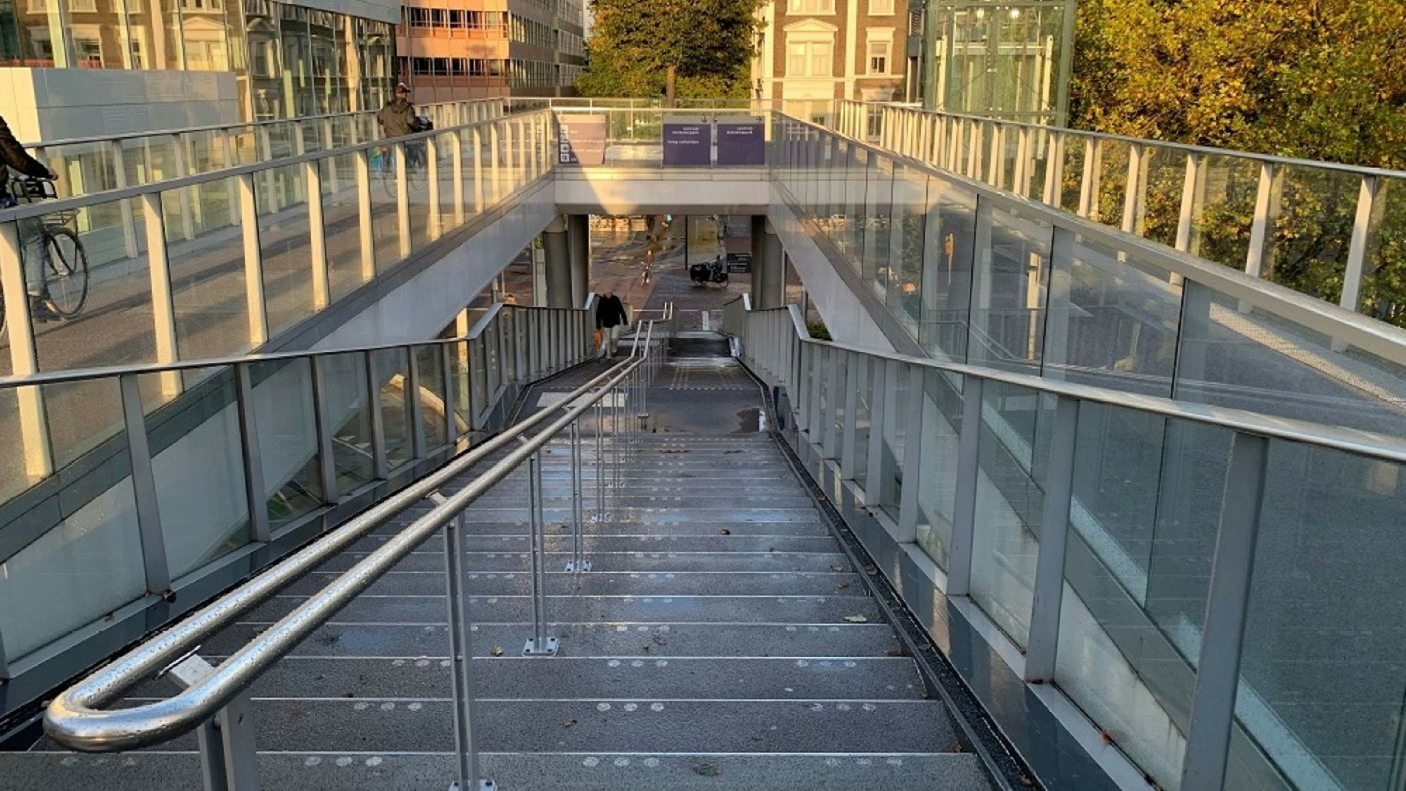Eine Fahrrad- und Fußgängerrampe in Utrecht