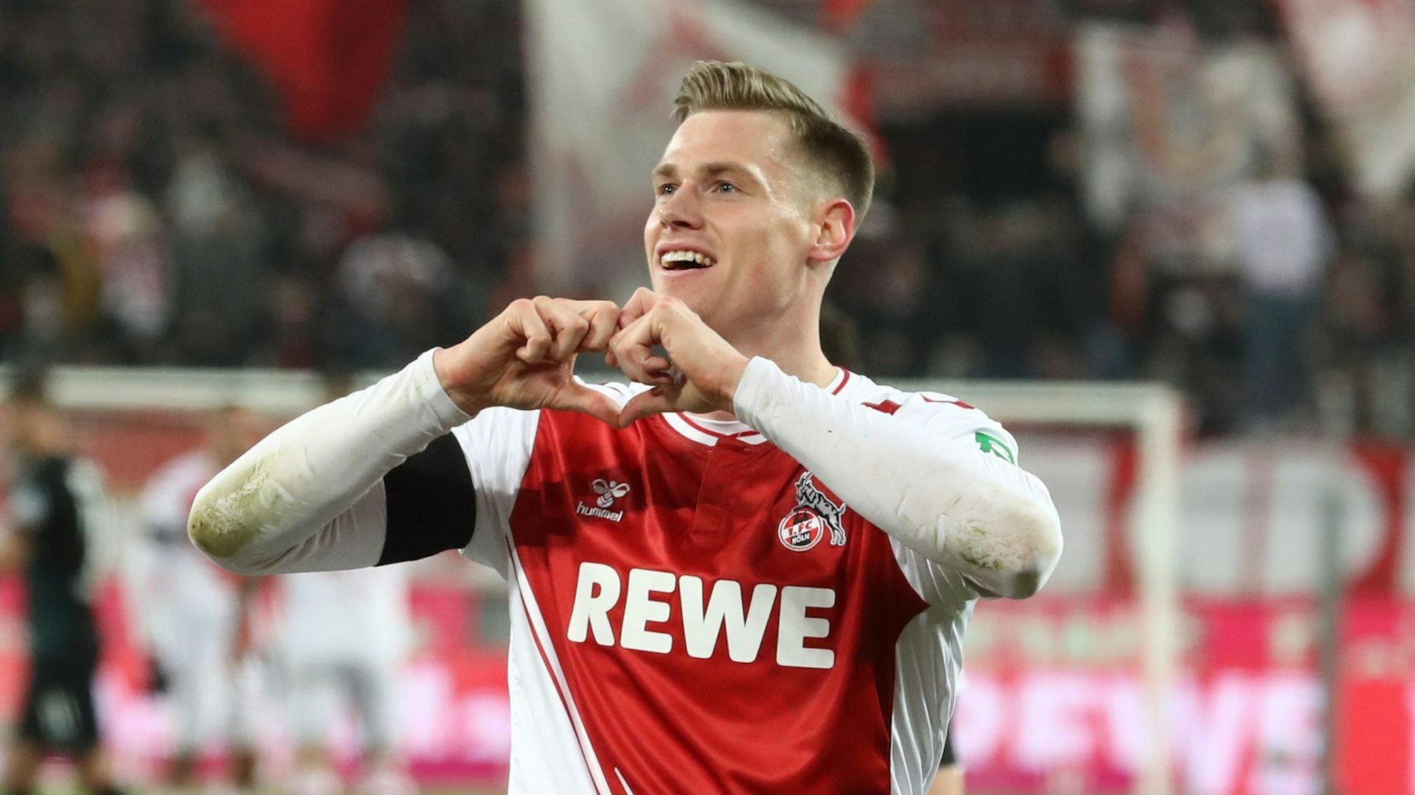 Steffen Tigges, Stürmer des 1. FC Köln, jubelt nach einem Tor beim 7:1-Erfolg gegen Werder Bremen am 16. Spieltag der Bundesliga-Saison 2022/2023.