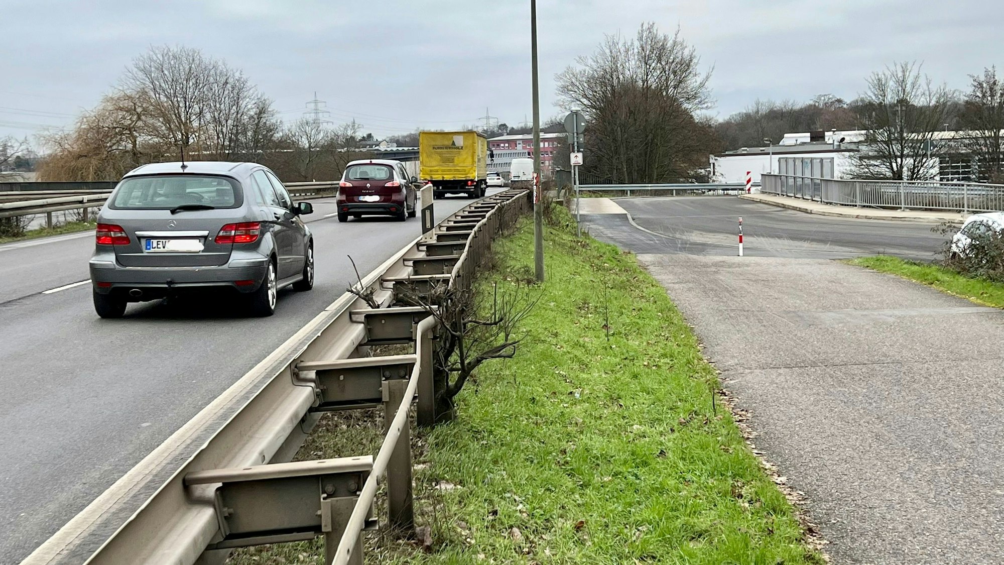 Fixheider Straße in Höhe ESV-Anlage
