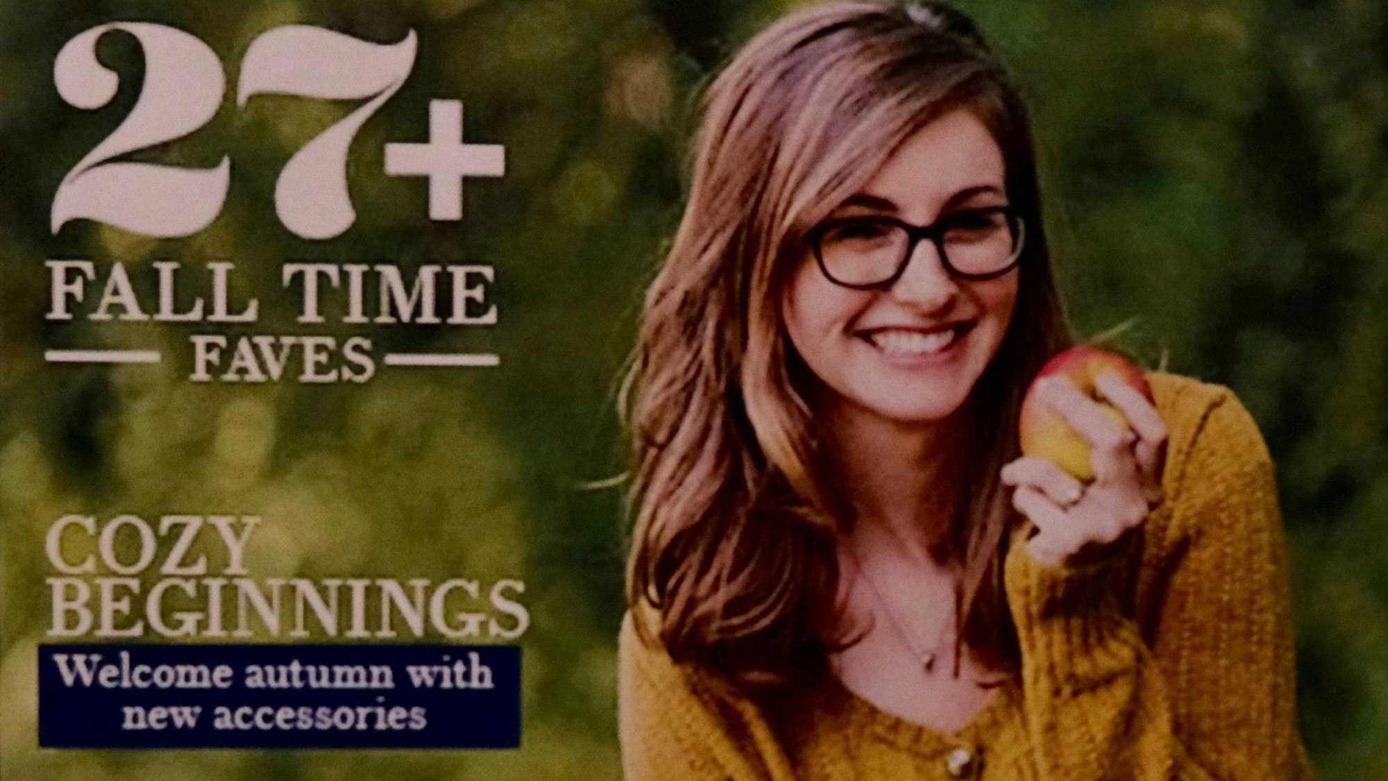 Magazincover mit einer Frau, die eine okkafarbene Strickjacke trägt