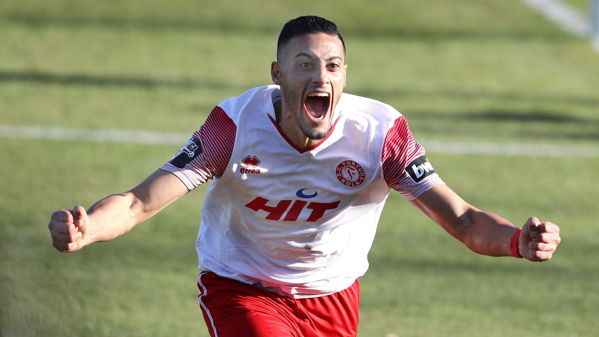 SC Fortuna Köln vs. Eintracht Braunschweig
3.Liga
Südstadion
Hamdi Dahmani (Fortuna) feiert sein Tor zum 1:0
16.02.2019
Bild: Herbert Bucco