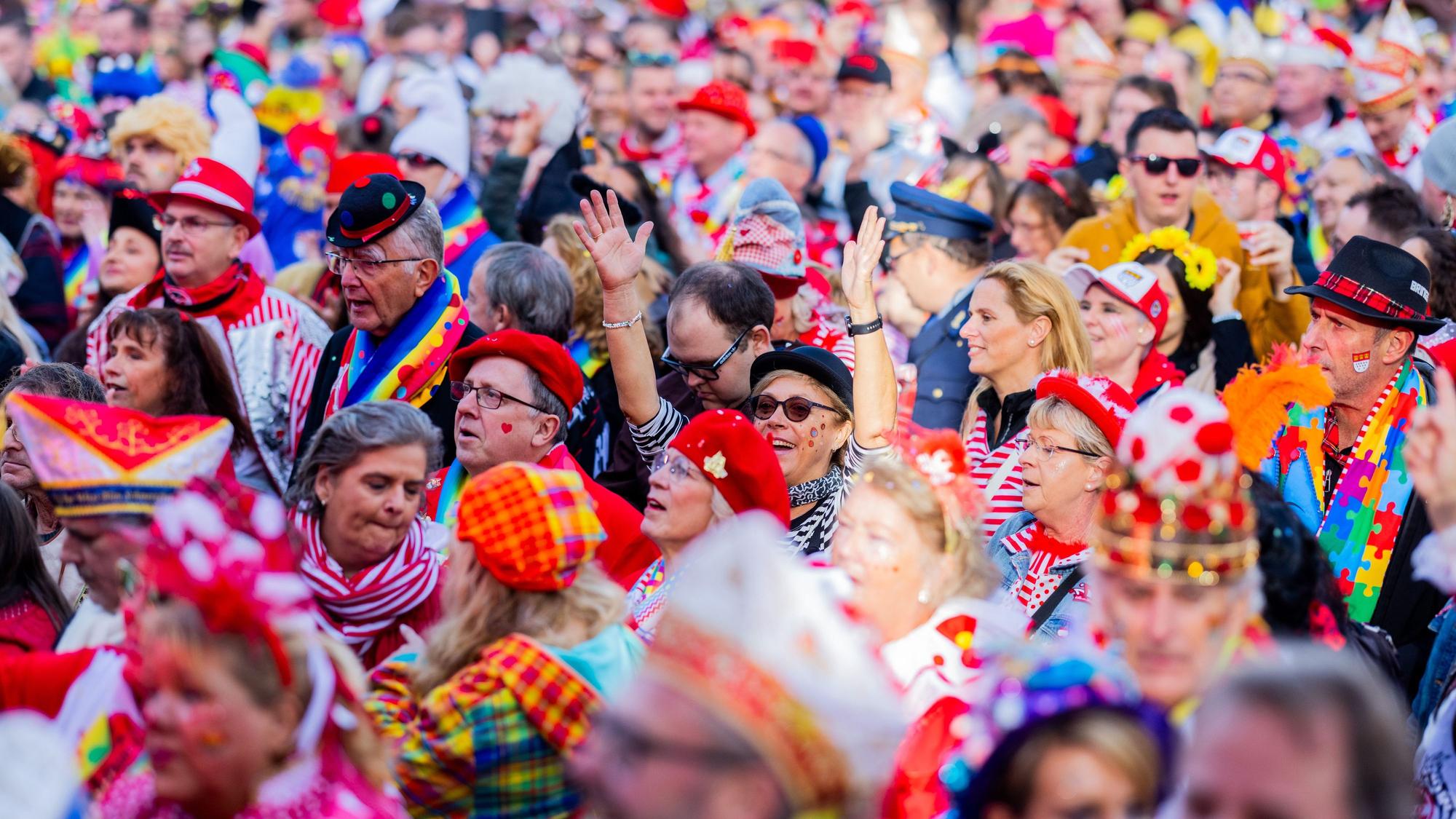 Menschenmenge an Karneval