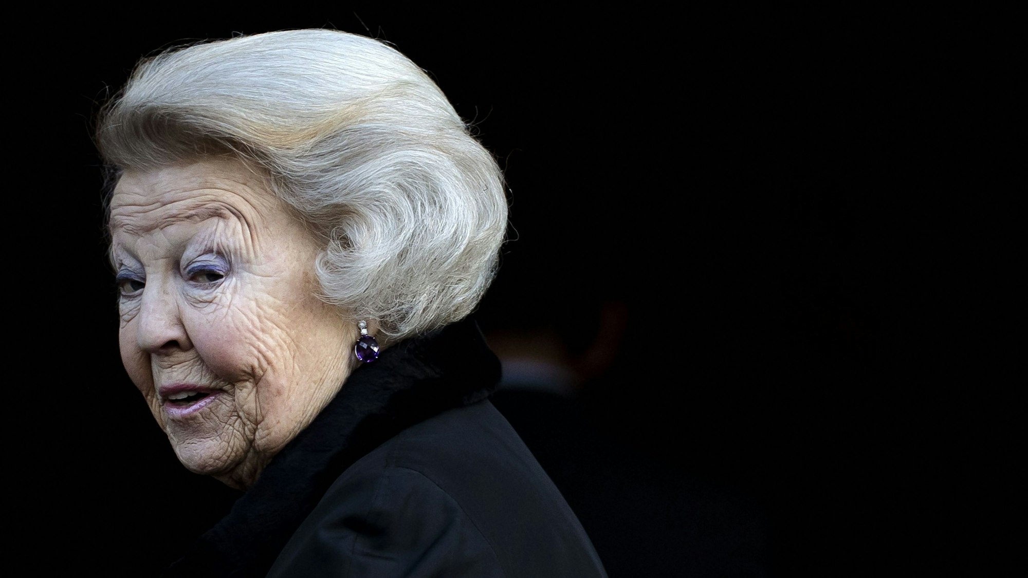 Es ist die niederländische Monarchin Beatrix zu sehen.