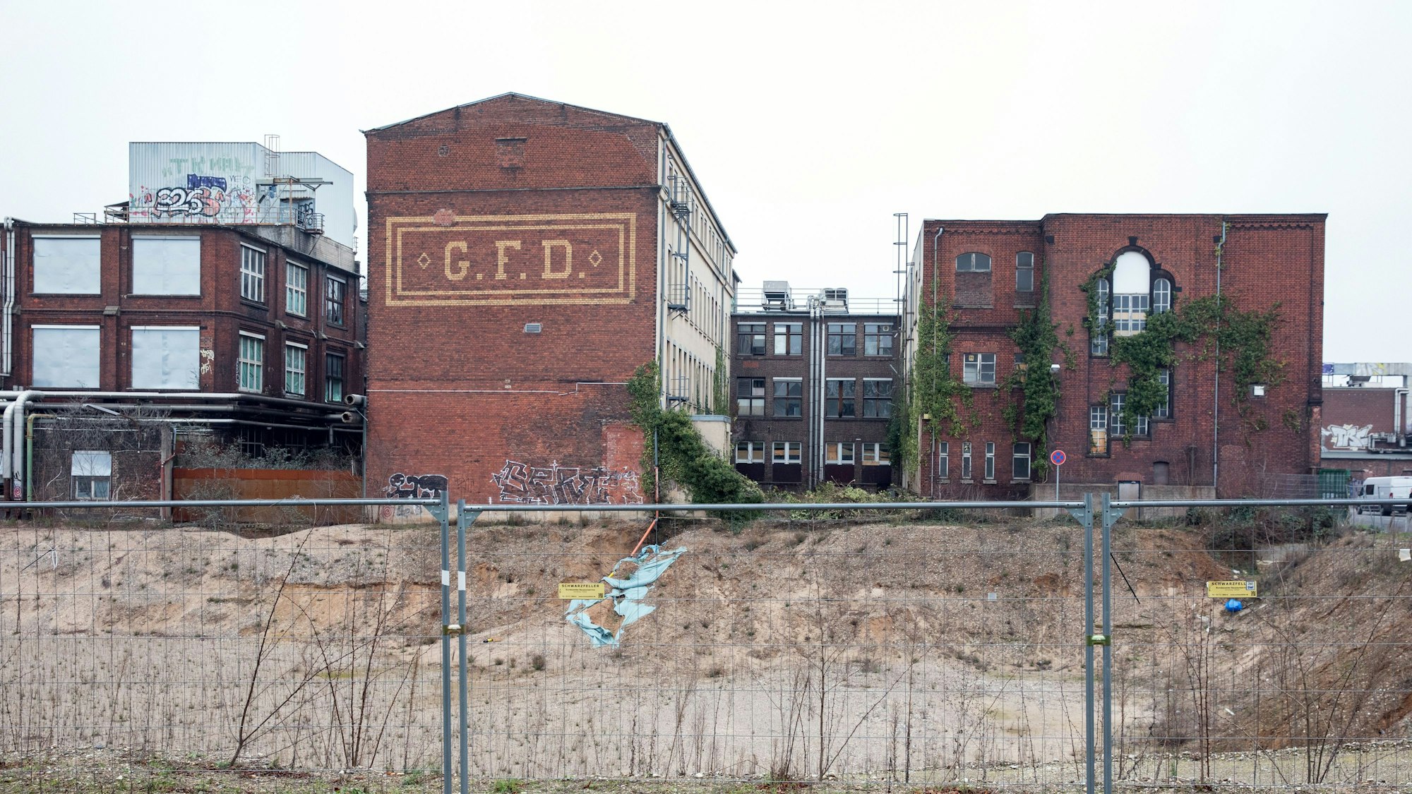 Außenansicht vom Gebäudekomplex des Otto-und-Langen-Quartiers