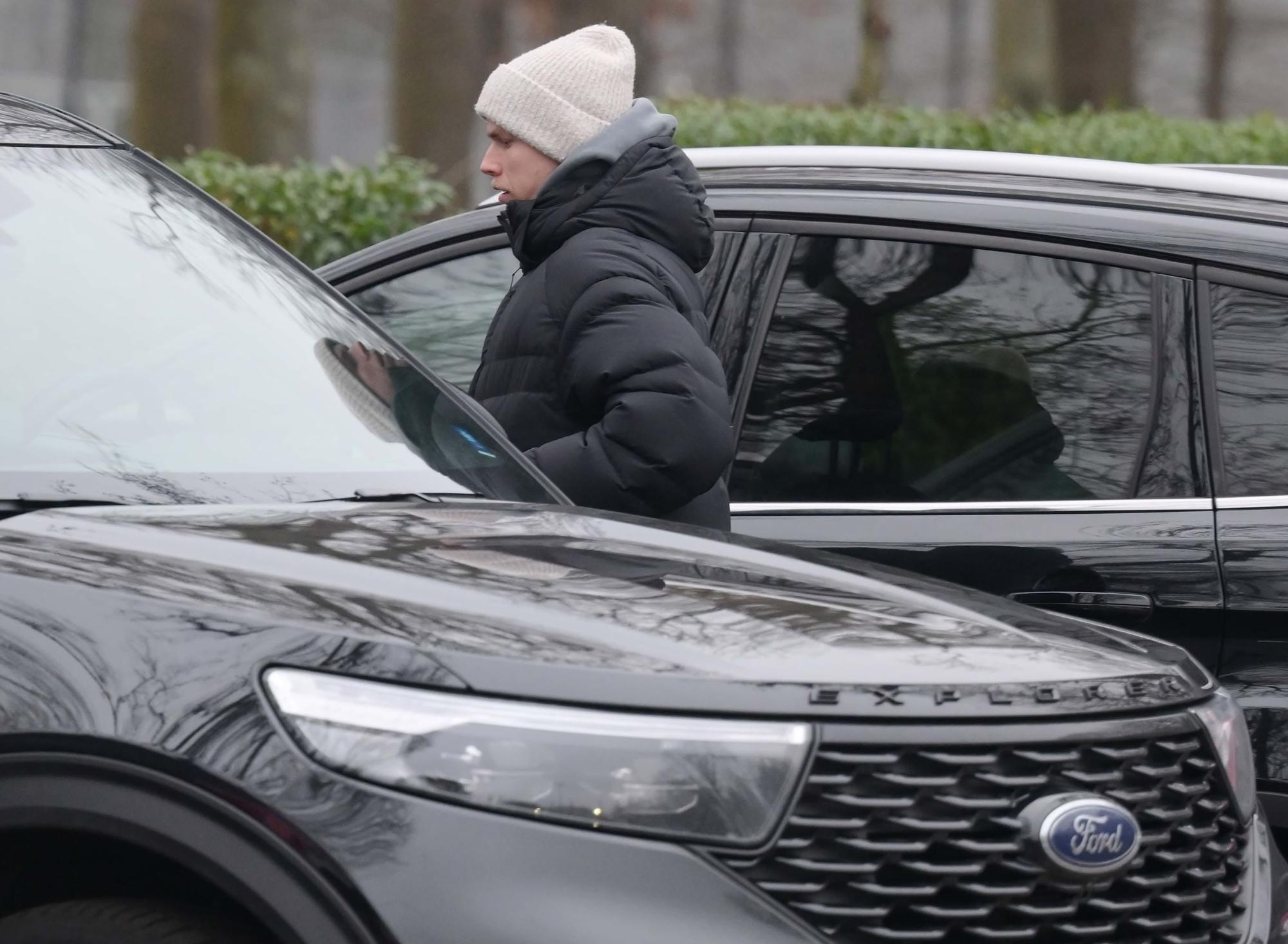 Ondrej Duda steigt in sein Auto und verlässt das Vereinsgelände des 1. FC Köln