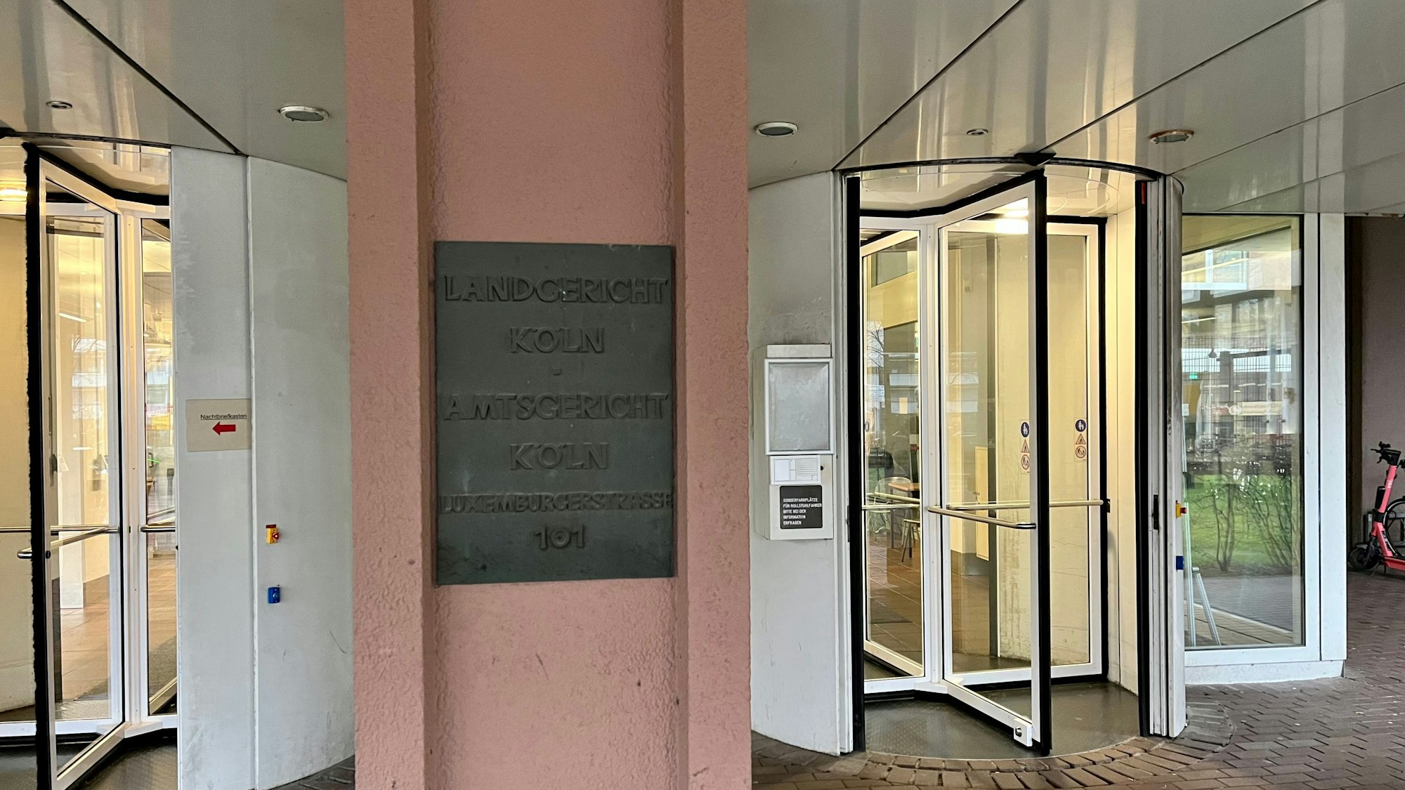 Das Landgericht Köln von außen.