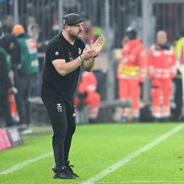 Kölns Trainer Steffen Baumgart klatscht in die Hände.