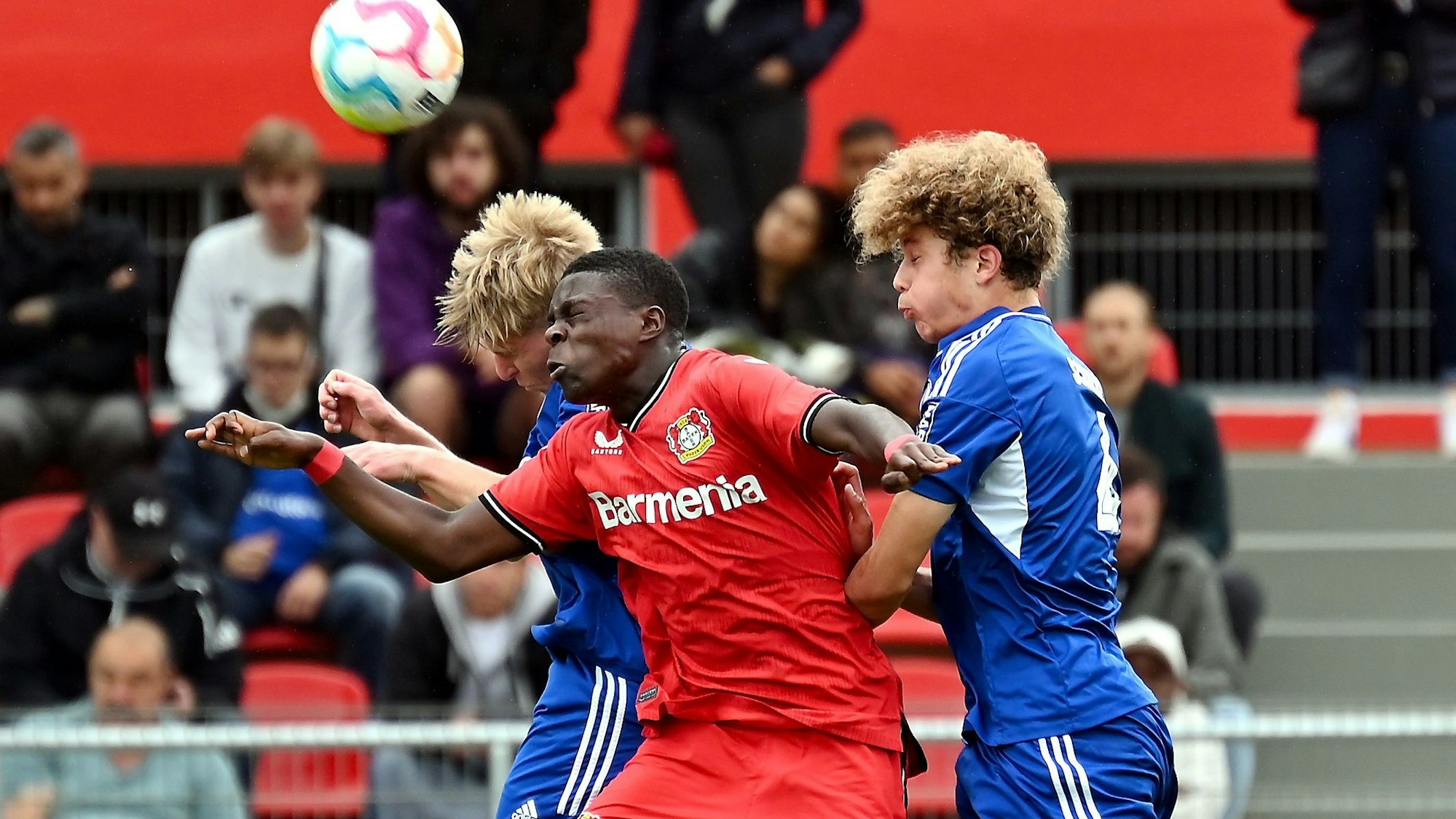 10.09.2022, Fussball-Bayer U17-Schalke U17
mitte: Ken Eghosa Izekor (Bayer)
Foto: Uli Herhaus