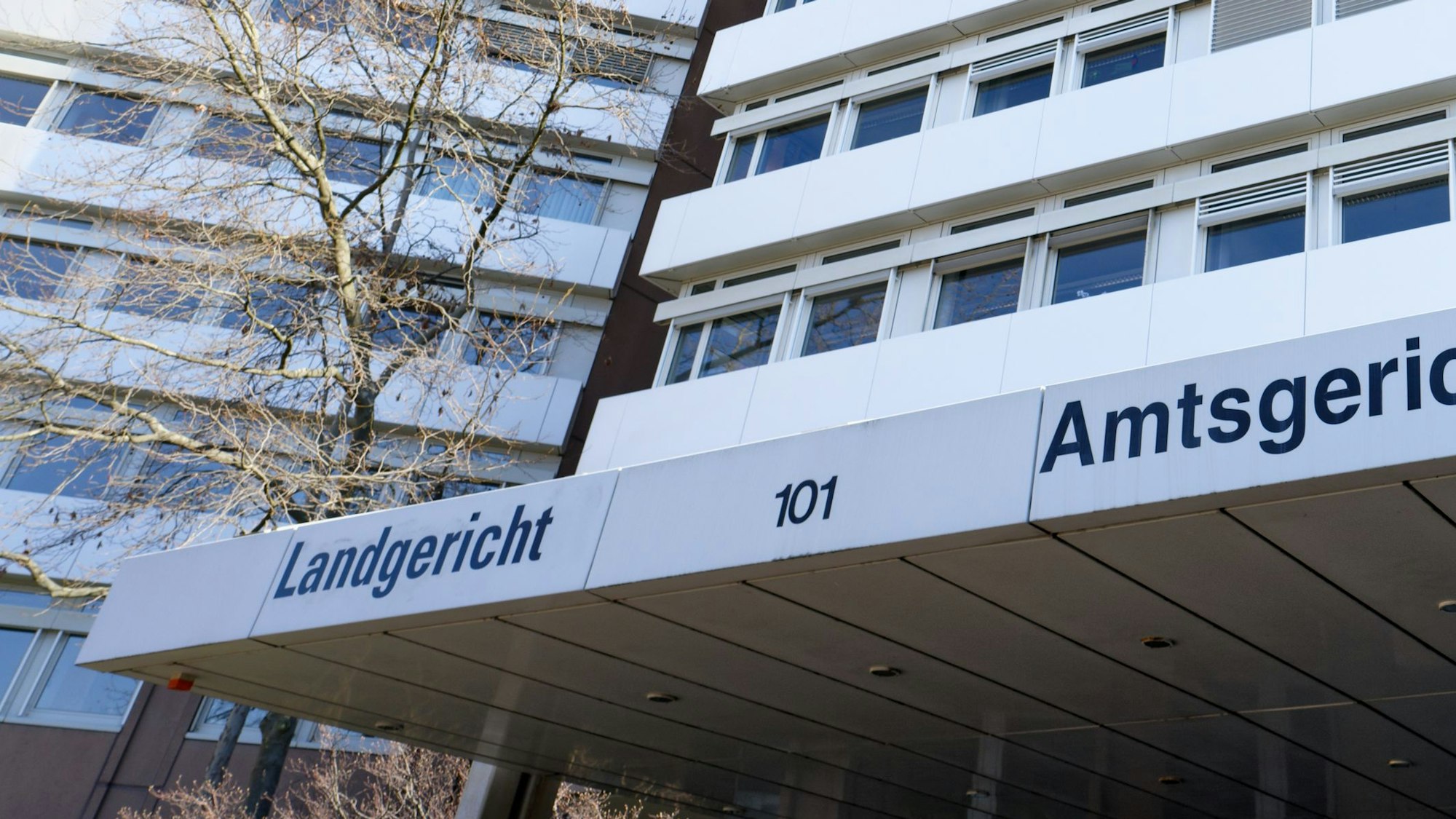Amts- und Landgericht Köln, Außenansicht