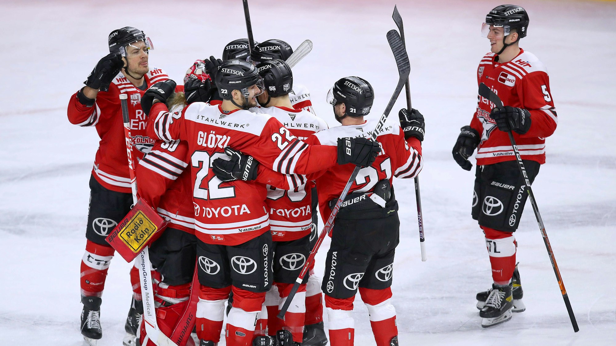 Erst hoher Rückstand, dann das Spiel gedreht und noch gewonnen: die Kölner Haie am Dienstag.