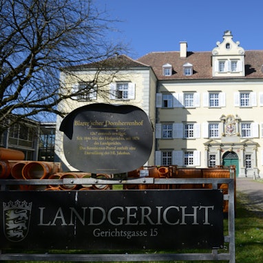Die Außenaufnahme zeigt das Landgericht in Konstanz am Bodensee.