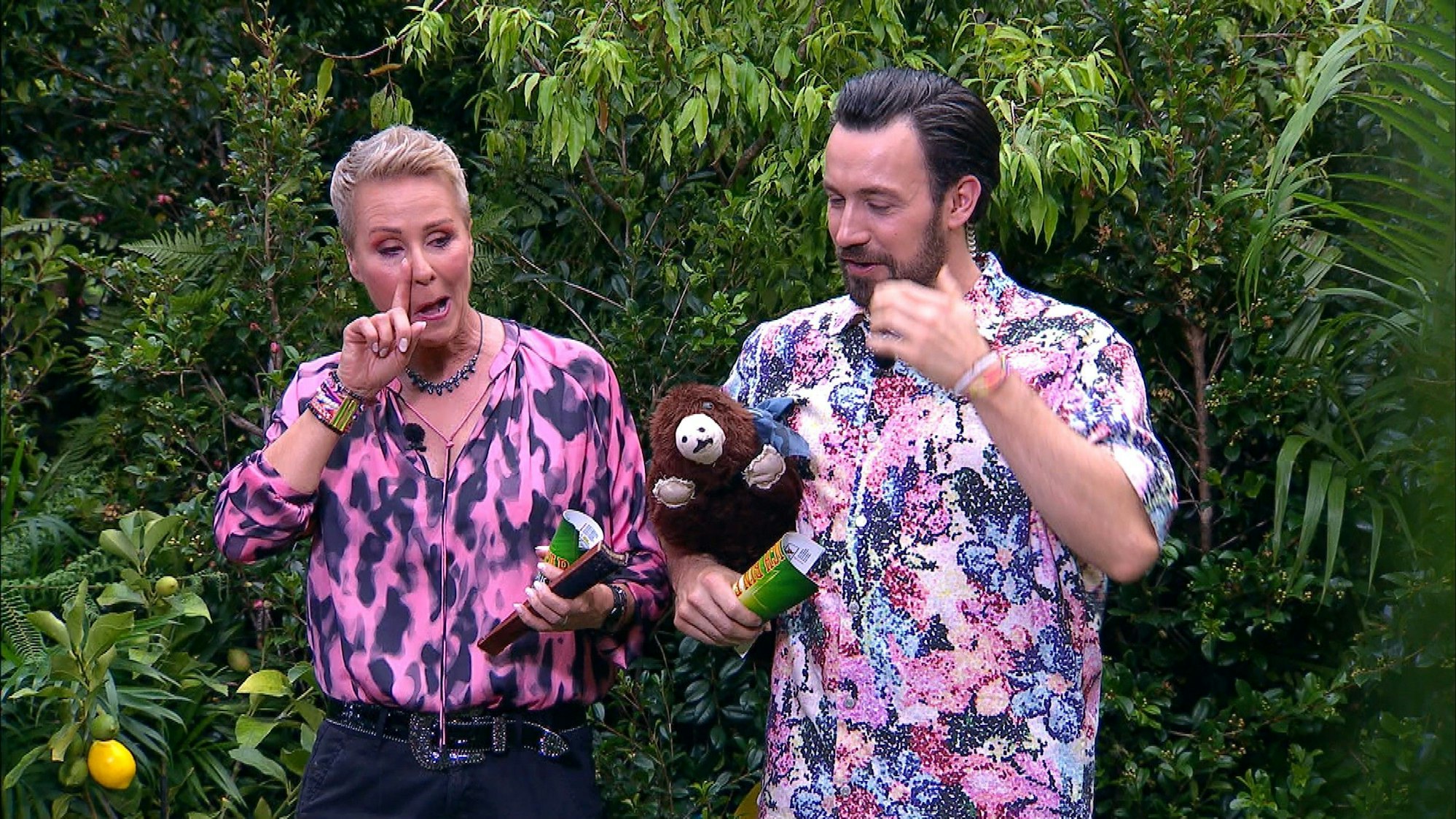 Sonja Zietlow und Jan Köppen haben nach den Worten von Jolina Mennen Tränen in den Augen.