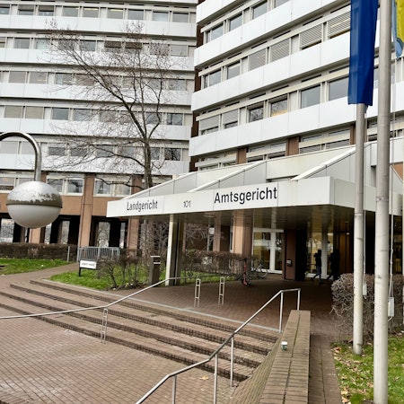 Der Eingangsbereich des Amts- und Landgerichts Köln