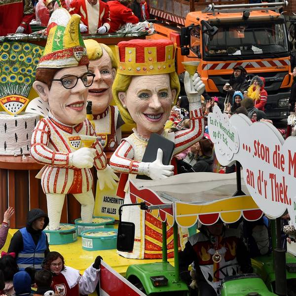 Persiflage-Wagen im Rosenmontagszug.