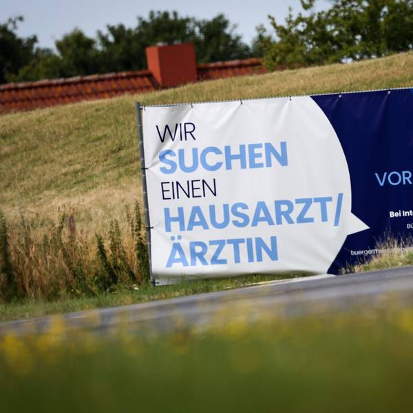 Schild am Ortseingang von Friedrichskoog in Schleswig-Holstein.