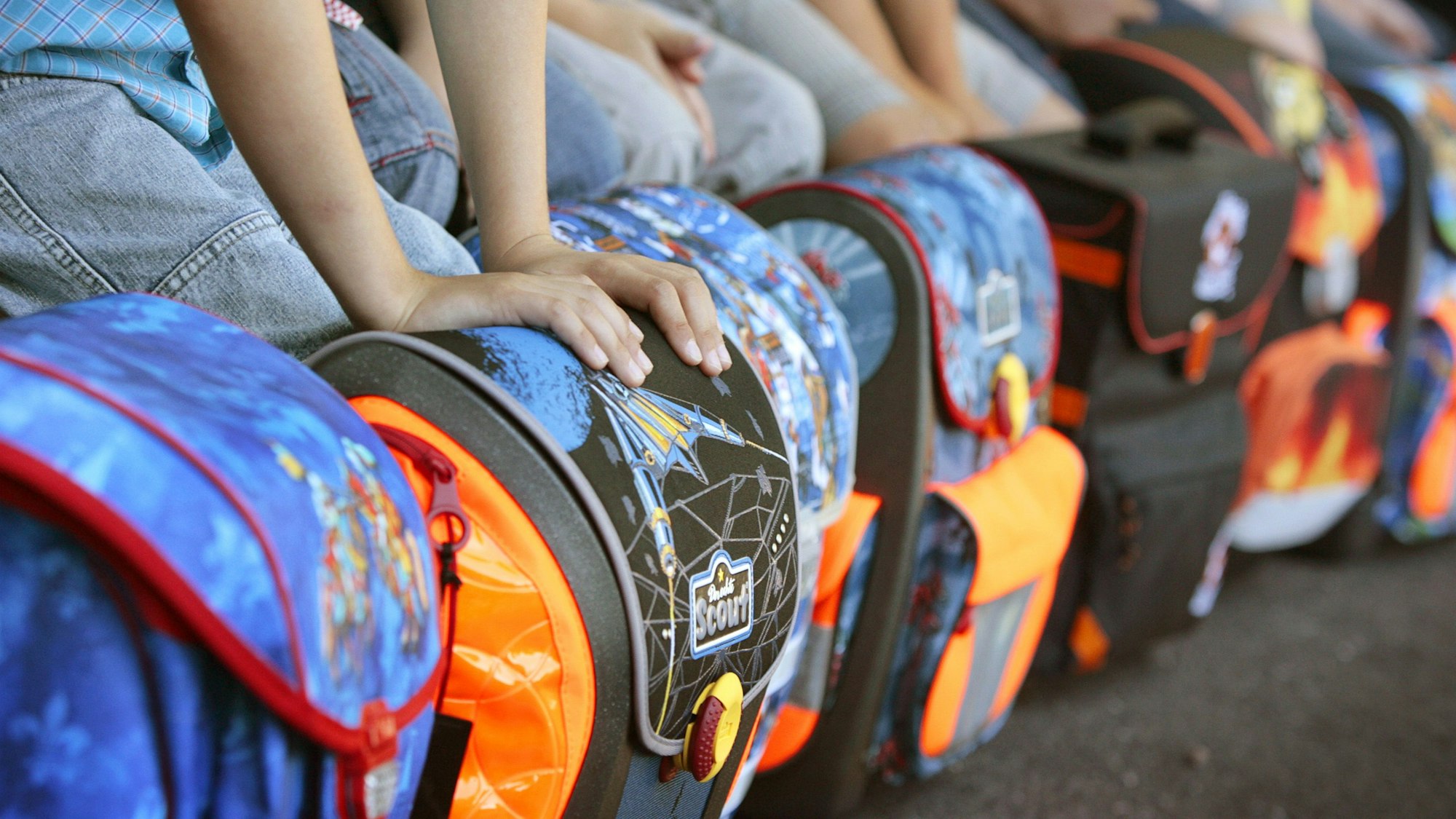 Erstklässler mit Ranzen.