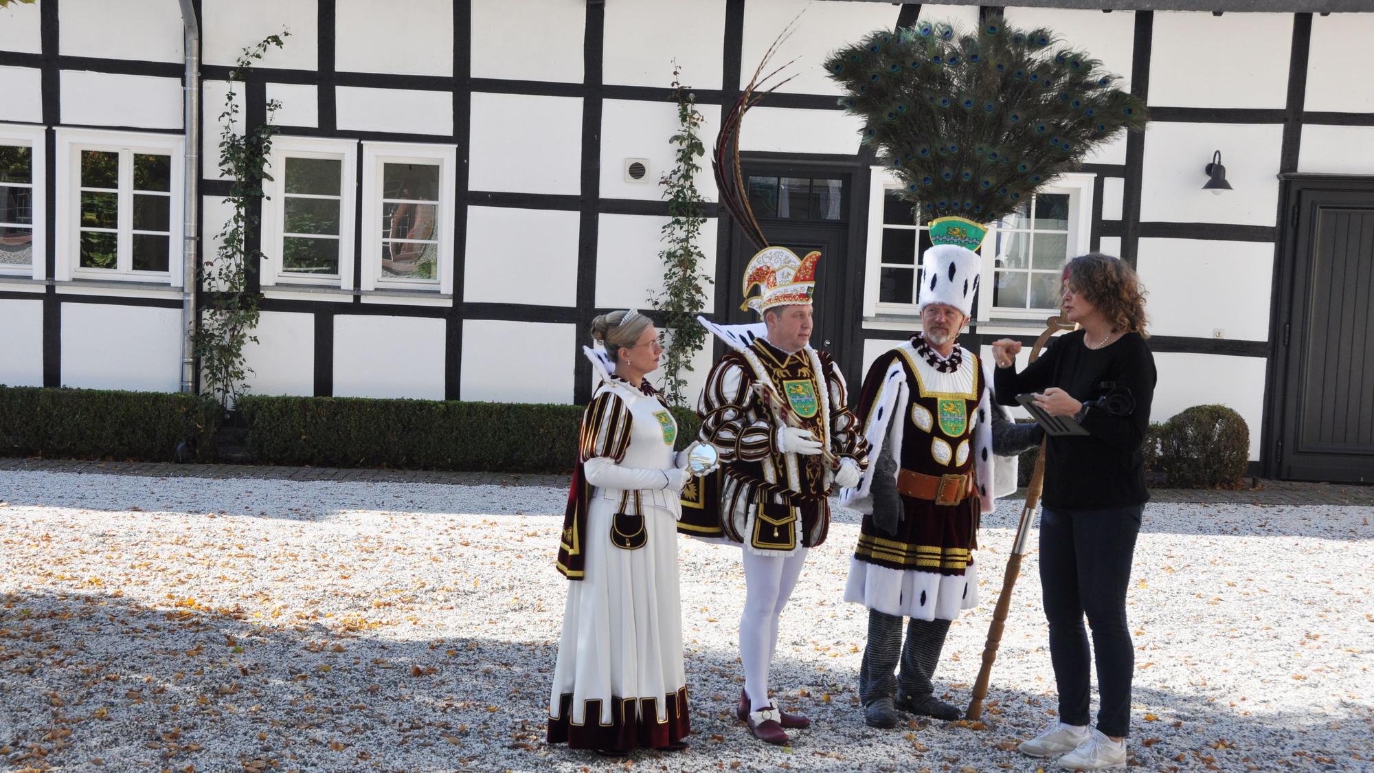 Das Dreigestirn wird auf dem Igeler Hof fotografiert.