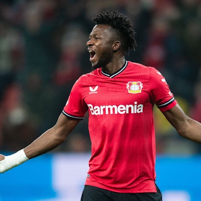 25.01.2023, Nordrhein-Westfalen, Leverkusen: Fußball: Bundesliga, Bayer Leverkusen - VfL Bochum, 17. Spieltag, BayArena. Leverkusens Torschütze Edmond Tapsoba jubelt nach seinem Treffer zur 1:0 Führung. Foto: Marius Becker/dpa - WICHTIGER HINWEIS: Gemäß den Vorgaben der DFL Deutsche Fußball Liga bzw. des DFB Deutscher Fußball-Bund ist es untersagt, in dem Stadion und/oder vom Spiel angefertigte Fotoaufnahmen in Form von Sequenzbildern und/oder videoähnlichen Fotostrecken zu verwerten bzw. verwerten zu lassen. +++ dpa-Bildfunk +++